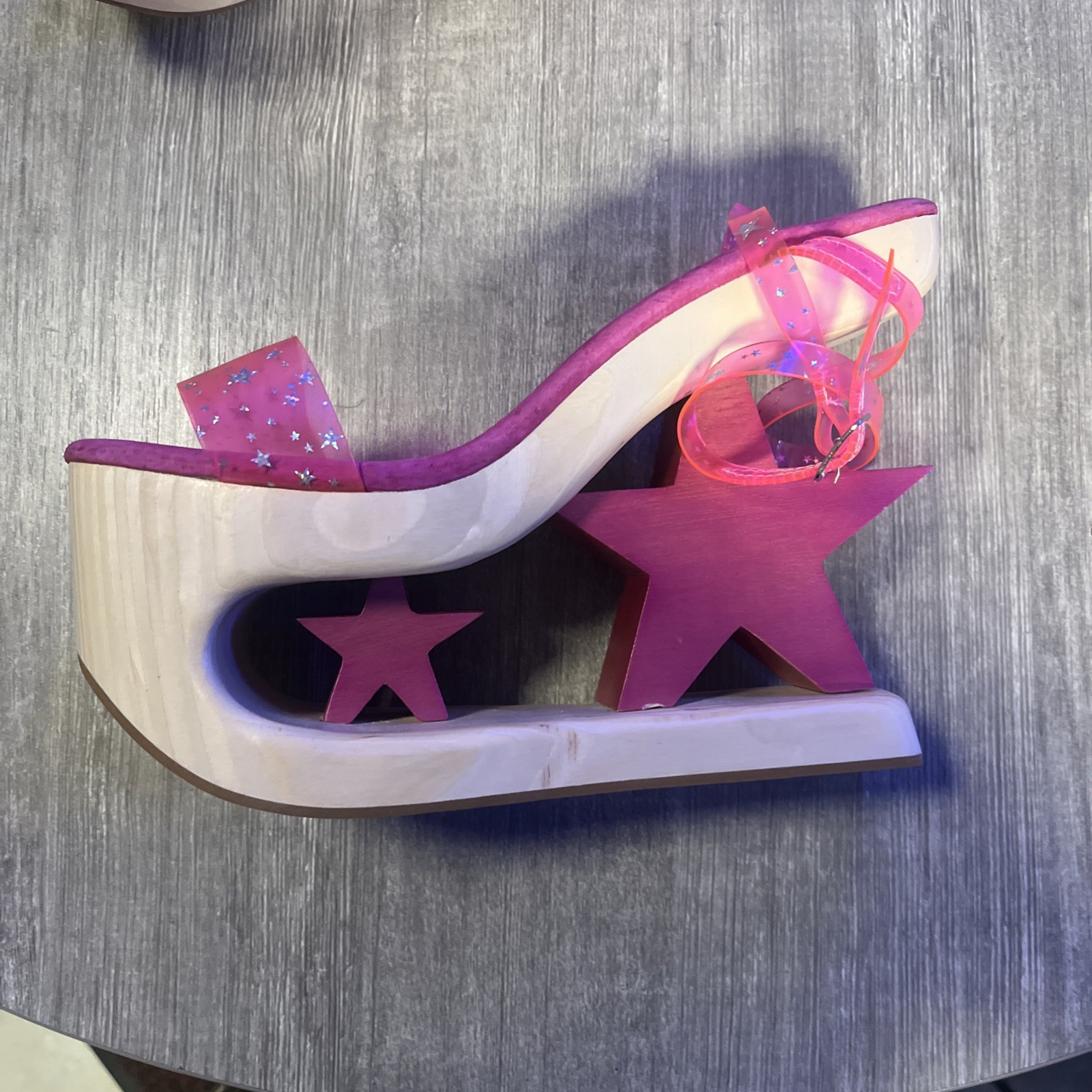 NEW WOODEN STAR HEELS Size 11 Women’s COLOR PINK WITH STARS
