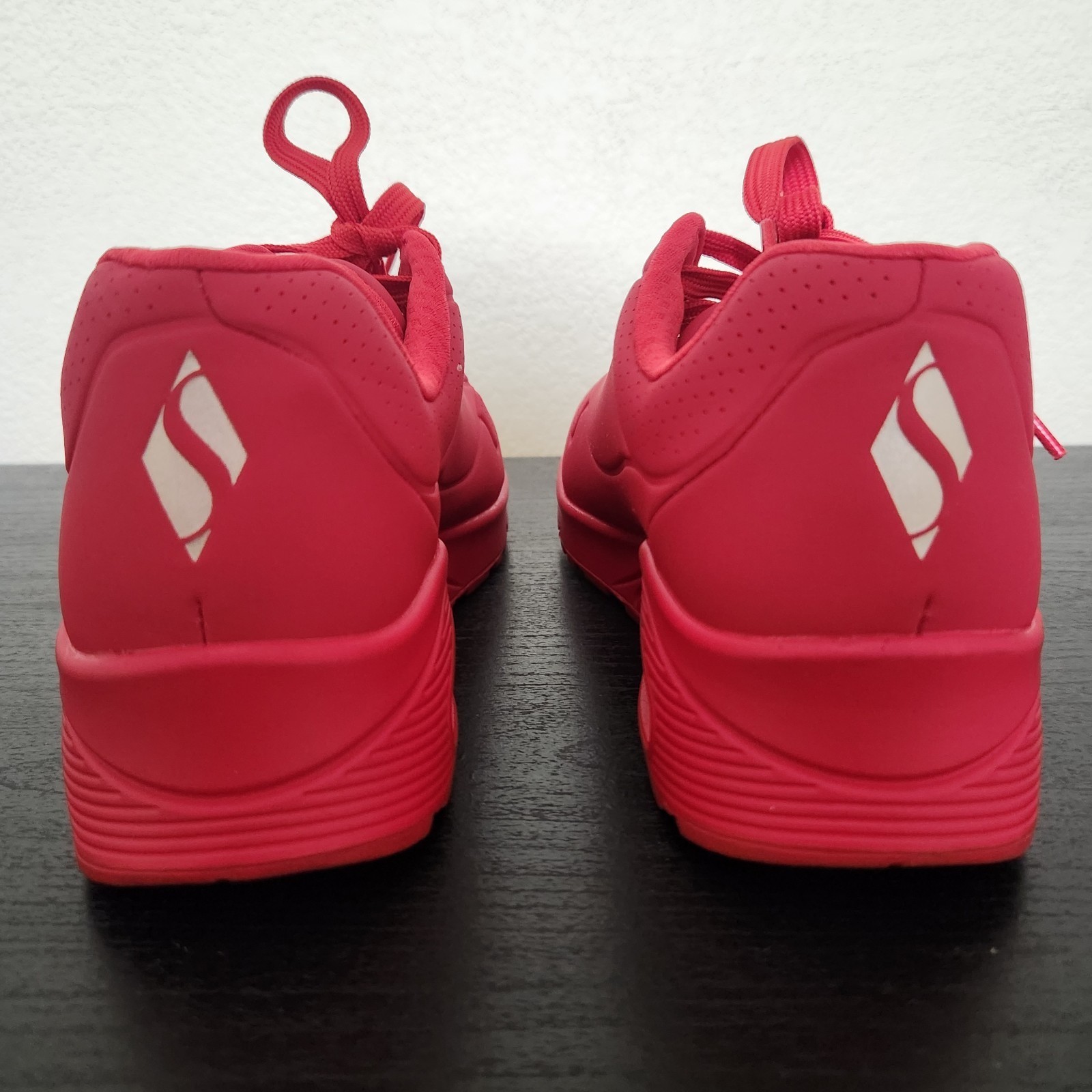 Skechers Uno Stand On Air Red Women’s Size 8.5 SN 73690