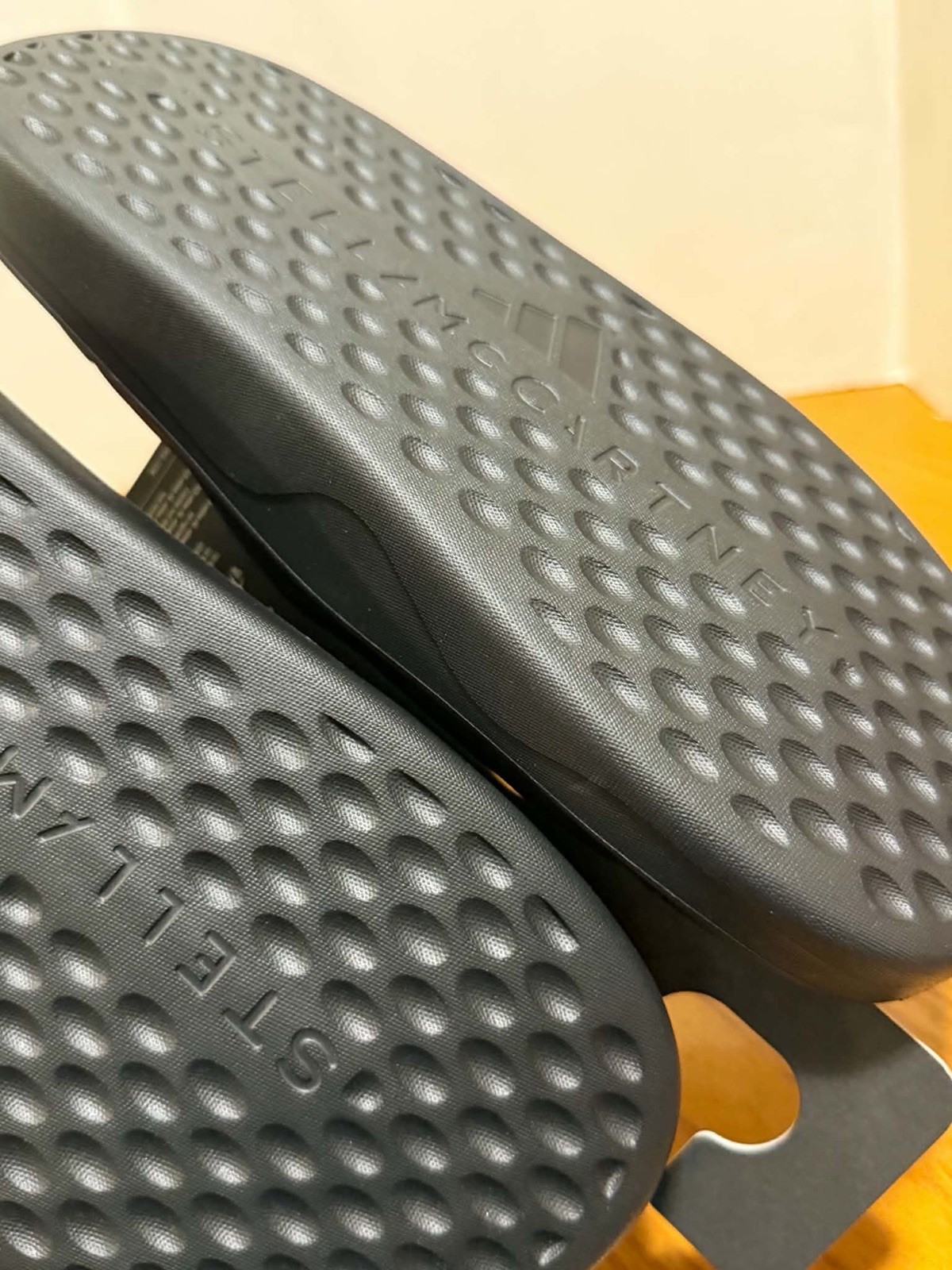 Adidas by Stella McCartney Women’s aSMC Slide – Size: 9- JS0265 – Black