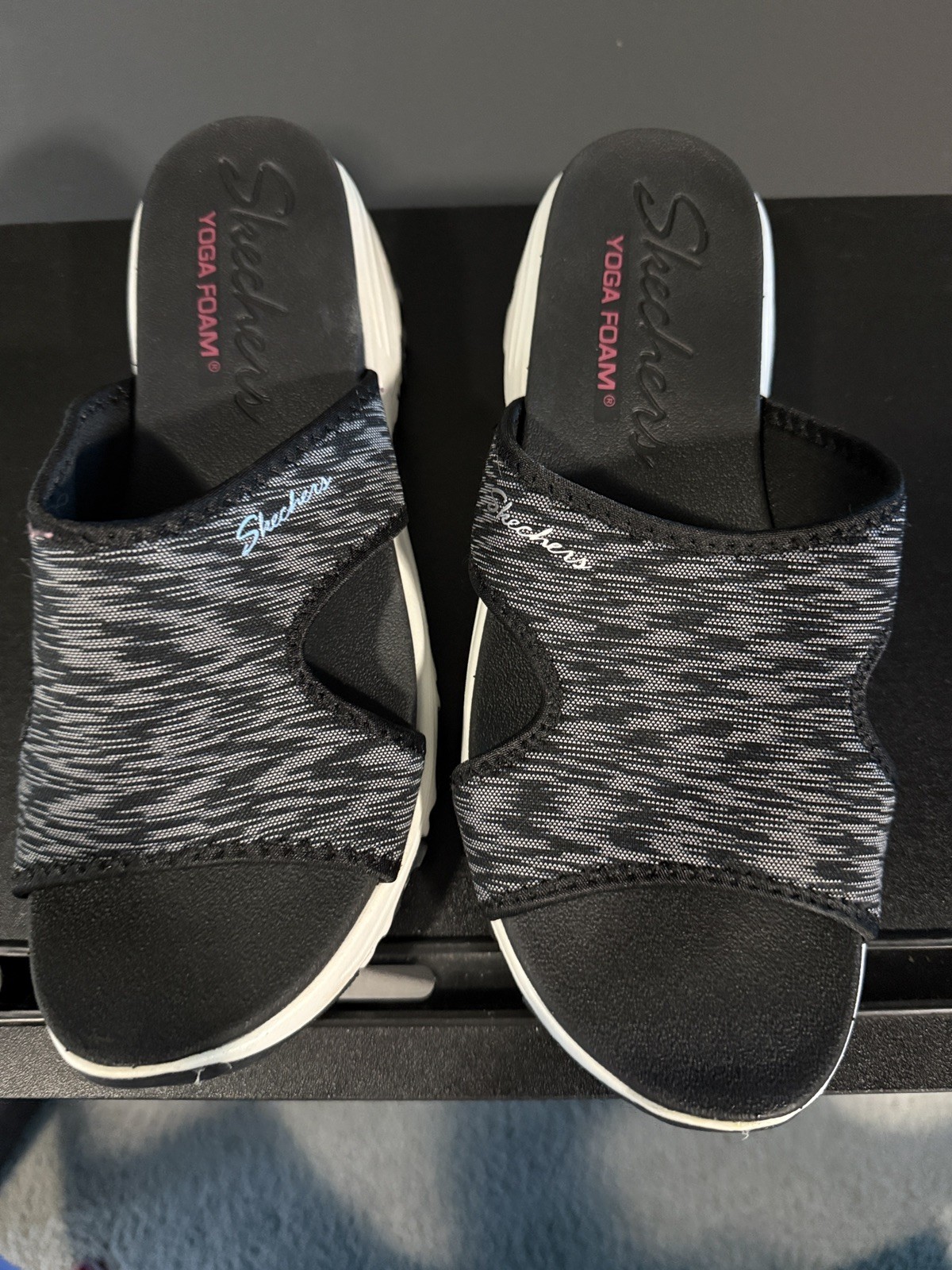 Skechers Cali DLites Yoga Foam Cool Sandals Womens 10 Slip On Wedge Heel Shoes