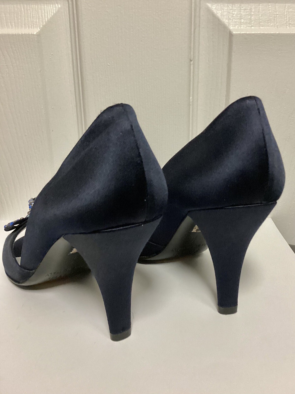 Anne Klein Italy $300 Vtg Open Toe Navy Satin Crystal Bows Heels Shoes Size 7