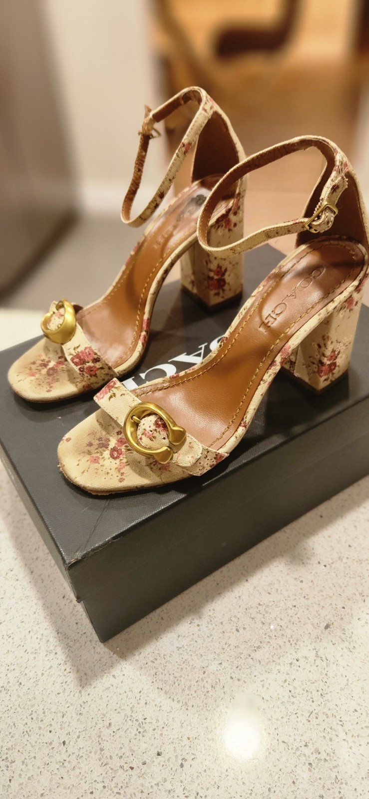 Coach Floral Block Heel Sandals Women’s 7,5 Cream Canvas Gold C Logo Ankle Strap