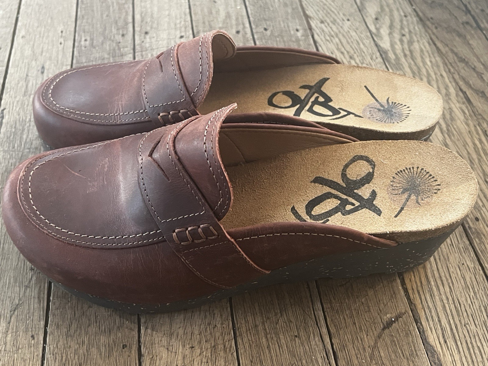 OTBT Homage Leather Penny Loafer Mules Women’s 9M Brown Wedge Clogs Portugal