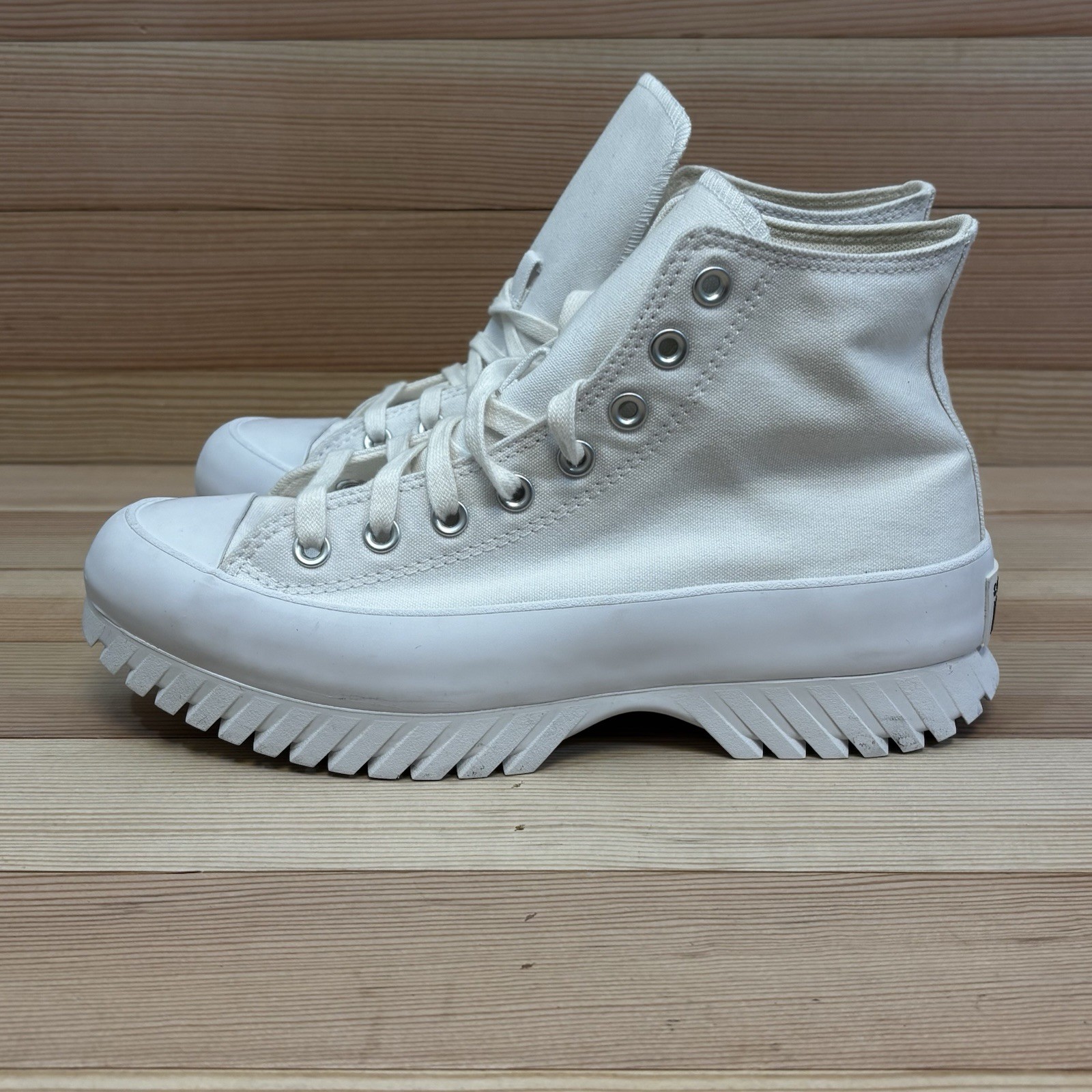 Converse CTAS Lugged 2.0 White Men’s 8/Women’s 10 A00871C Chuck Taylor