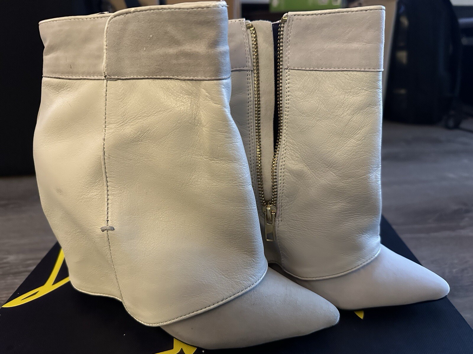 London Trash Siri Cuffed Ankle Boot Wedge Flap White Size 6