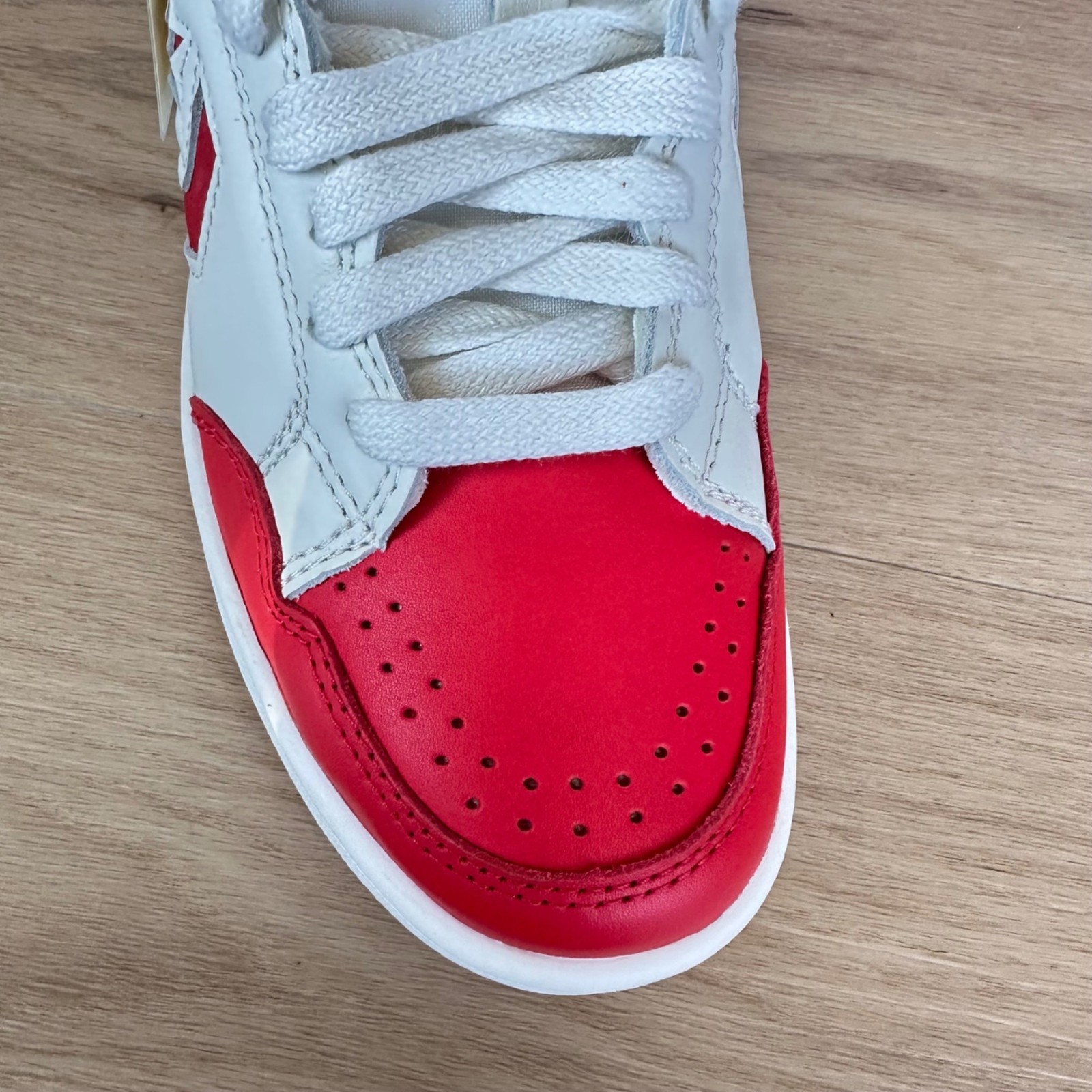 Converse Weapon Low Red White 10.5 Women Shoes Bird Magic Erving Sneaker A10598C
