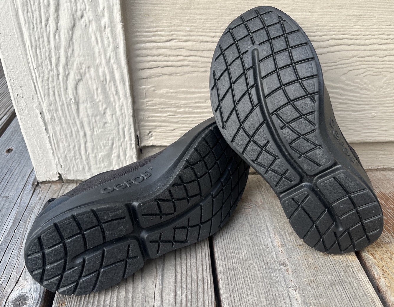 OOFOS OOmg Eezee Low Women’s 7 Slip On Recovery Shoes – Black/Black