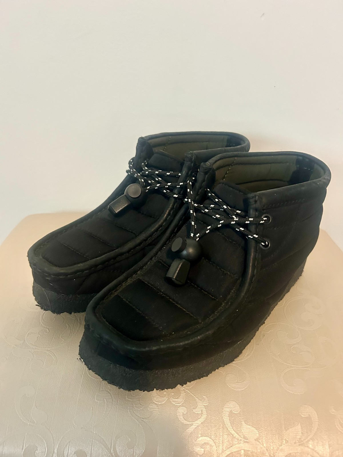 Womens Clarks Wallabee Boot Black Quilted Texile US size 7