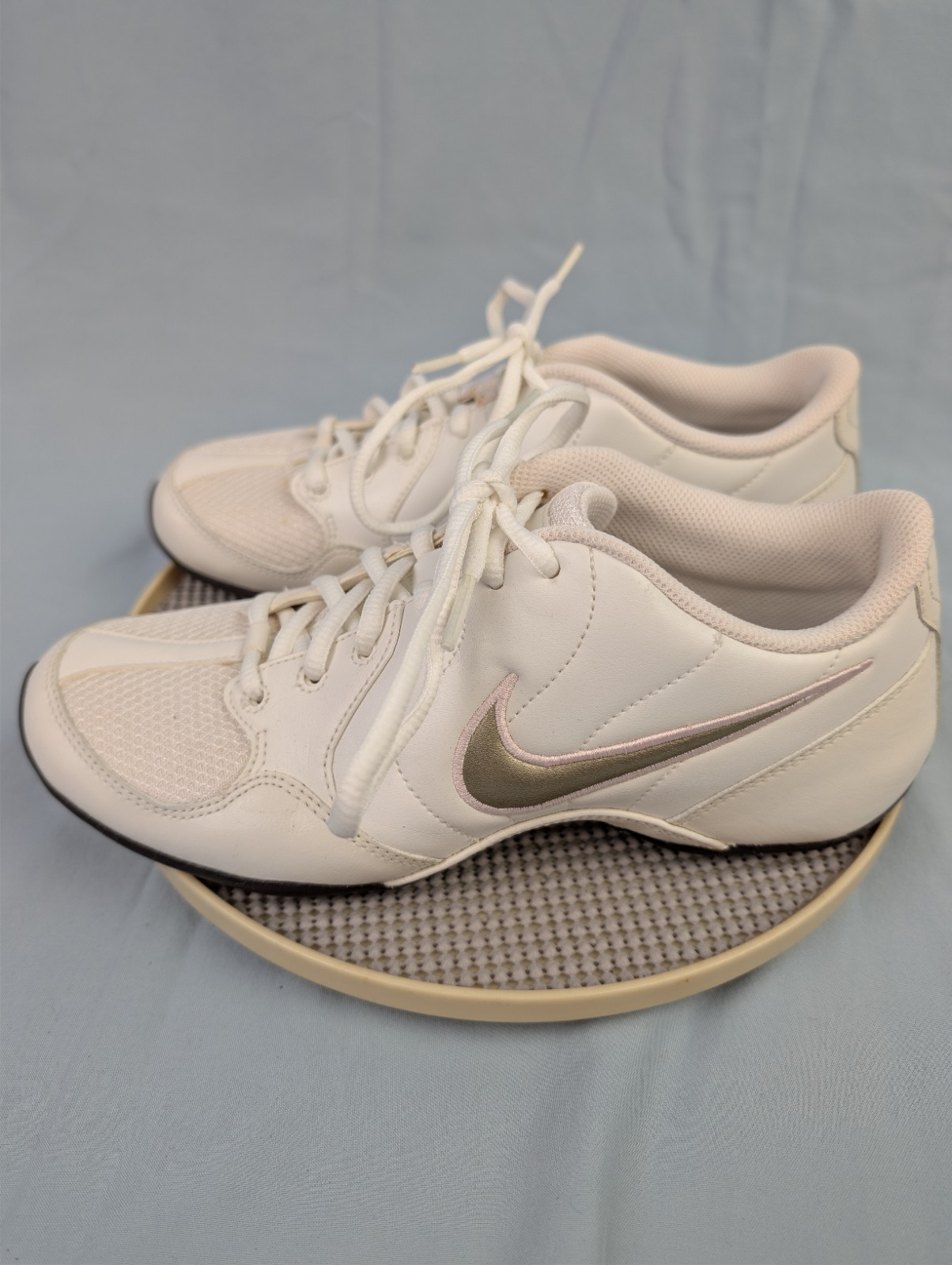 Nike Musique IV White Silver Pink Dance Cheer Shoes Women’s Size 6.5 366191-104