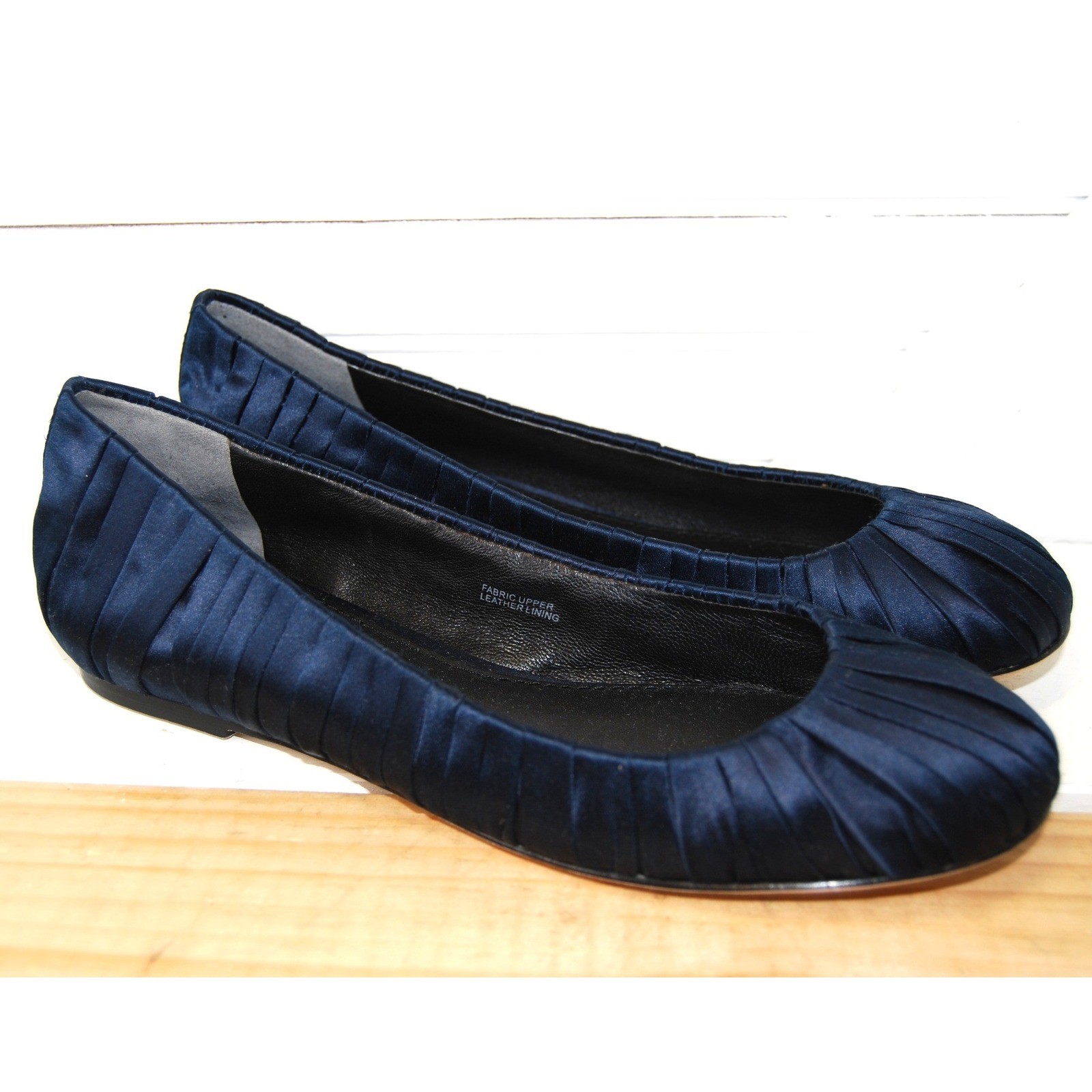 Women’s Ballet Flats Size 6M Vera Wang Lavender Satin Blue Leather outsole shoes