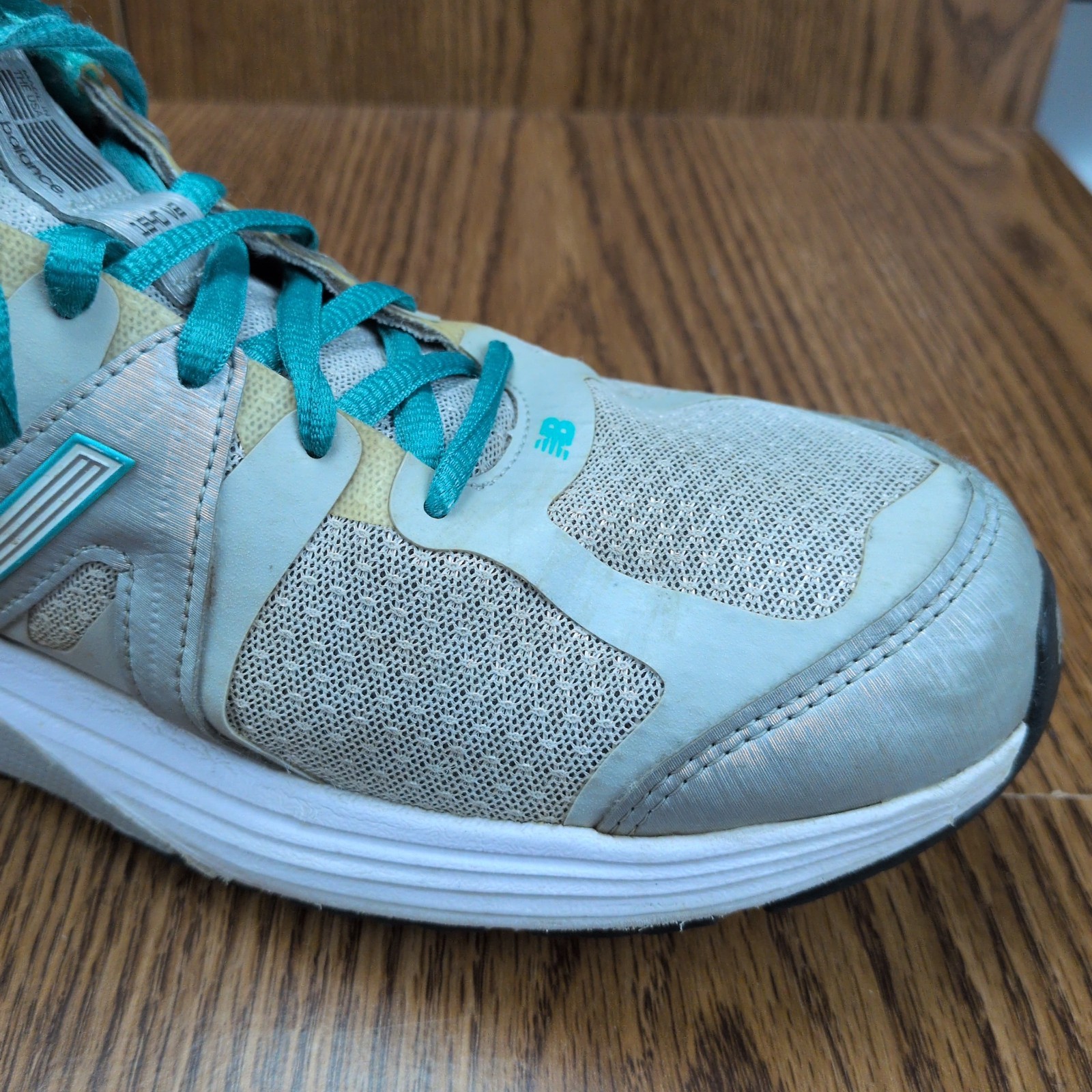 New Balance 1540 v2 Sneakers Womens Size 13 Gray Teal Trim W1540SG2 Used Running