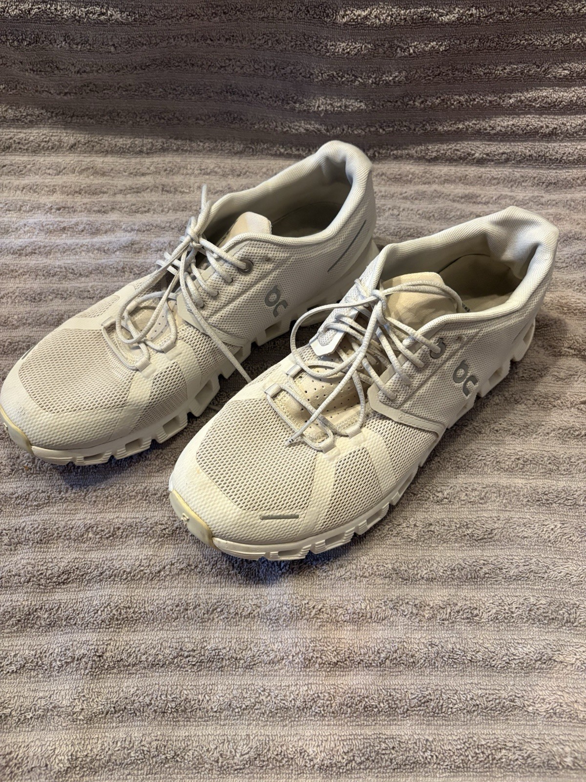 On Cloud 6 Womens Size 11 ivory
