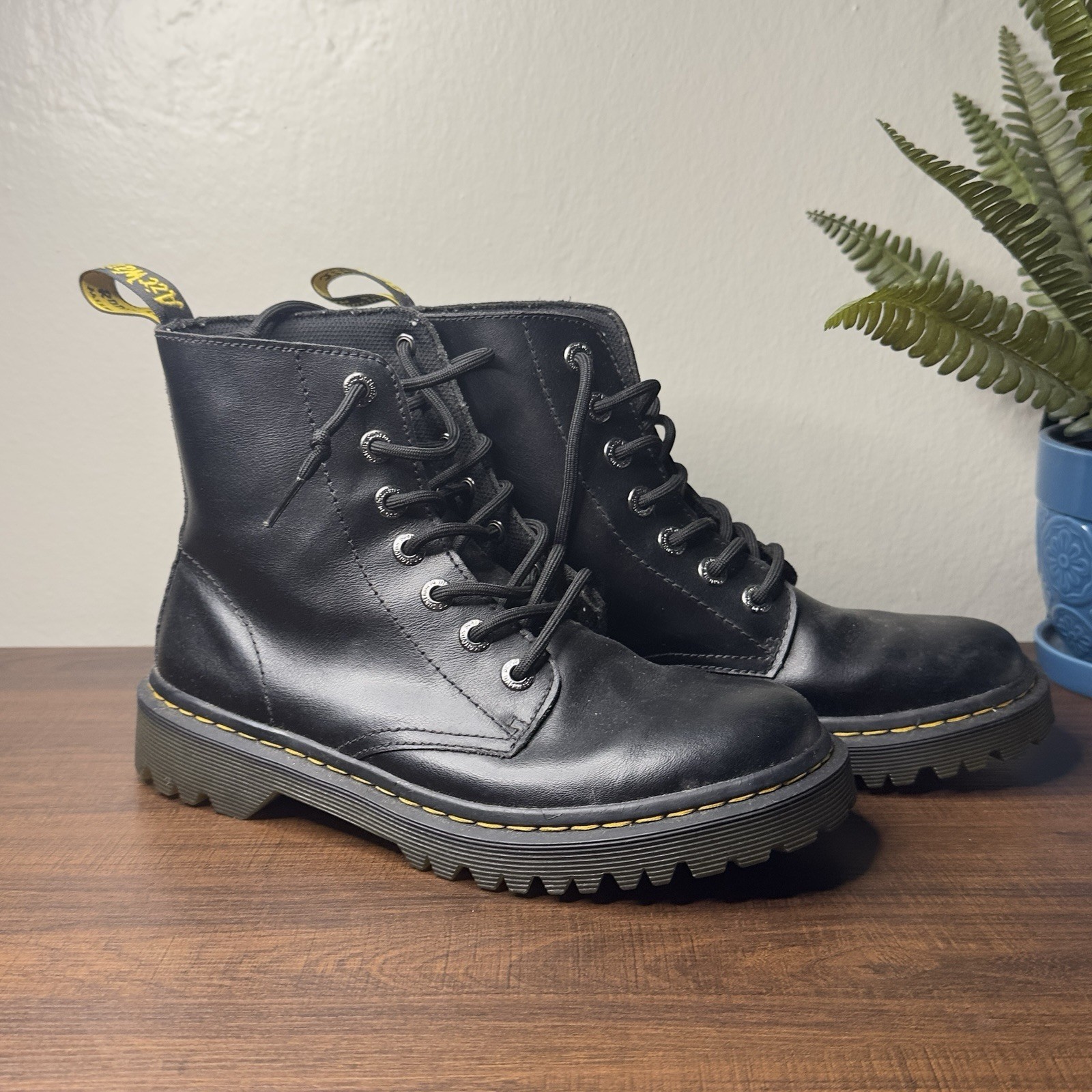 Dr. Martens 1460 Black Leather Lace Up Boots Size 7 Women’s Classic Combat