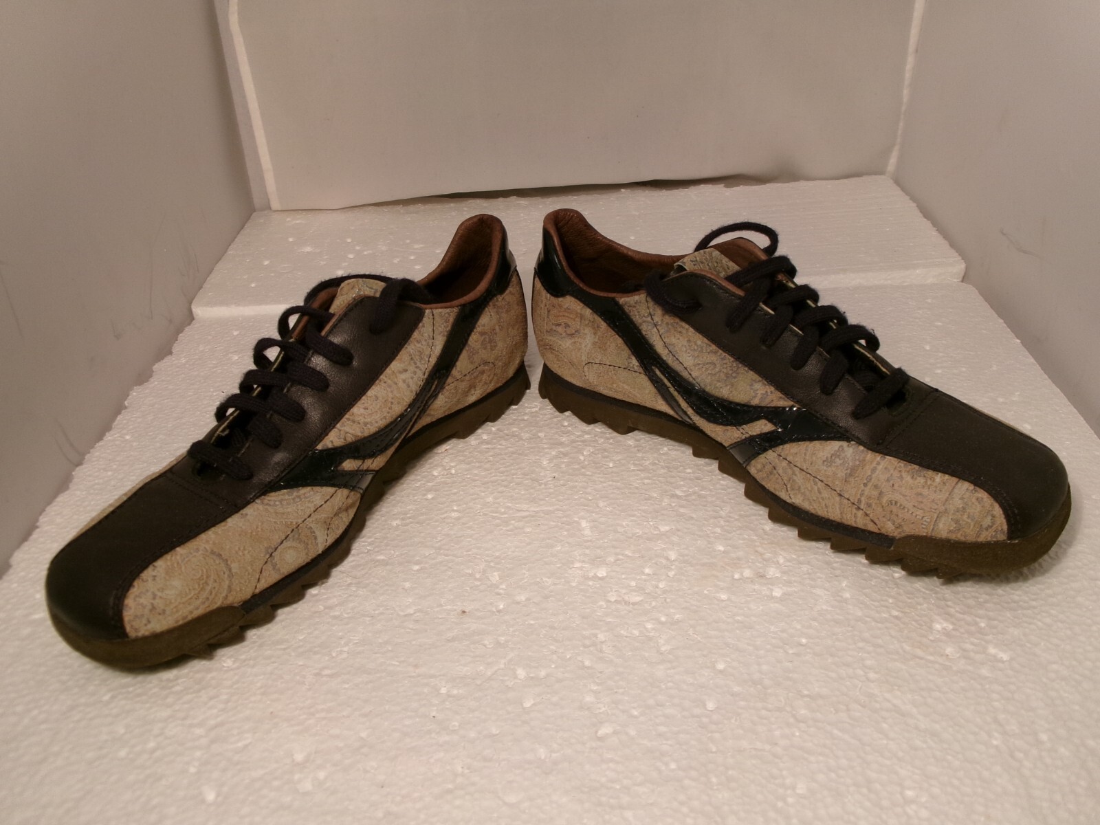 michelle-K Women’s Size 7 Leather Upper Casual Shoes