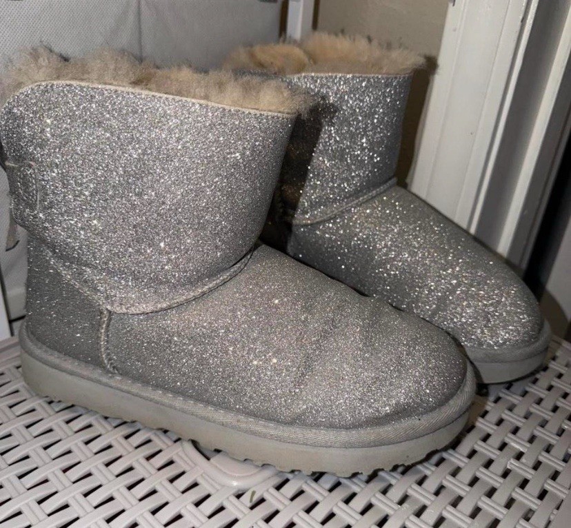 UGG Australia Silver Gray Glitter Women’s Bailey Bow II Size 6