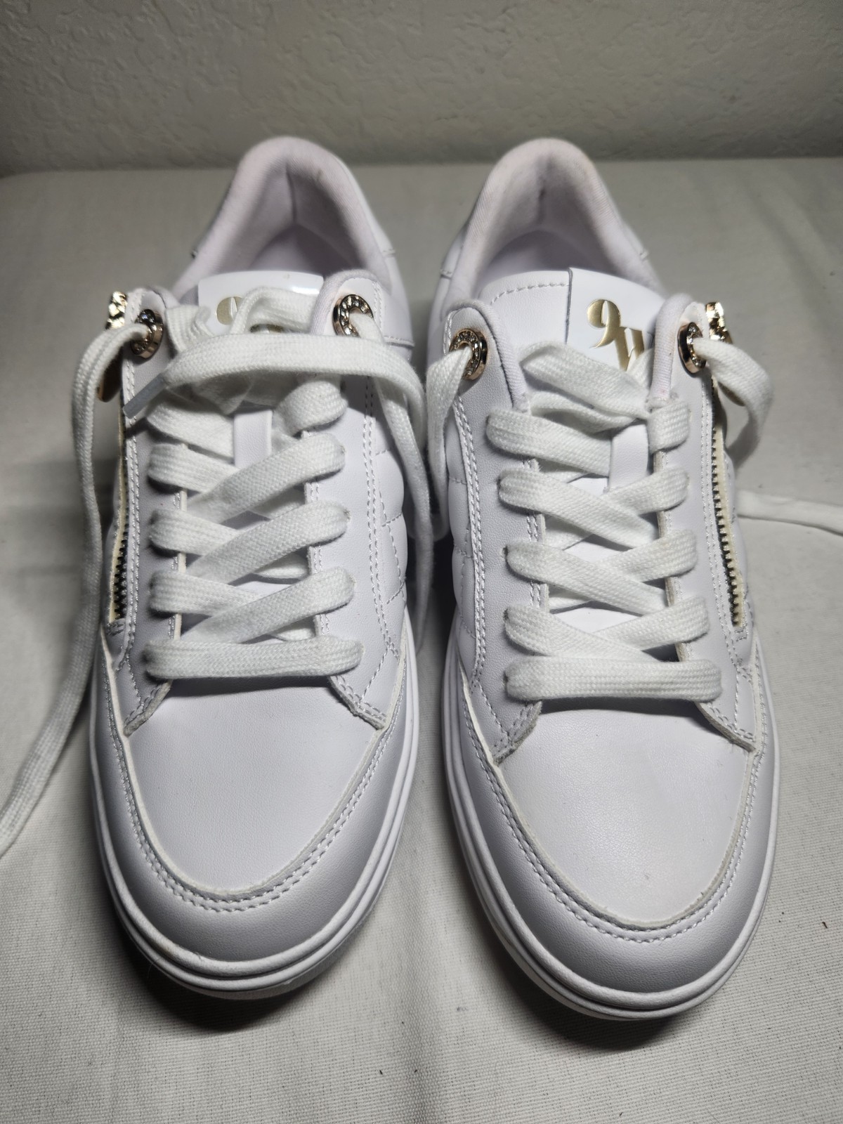 Women’s White Quilted Sneakers Size 8M – Gold Zipper Accent & Logo Detail