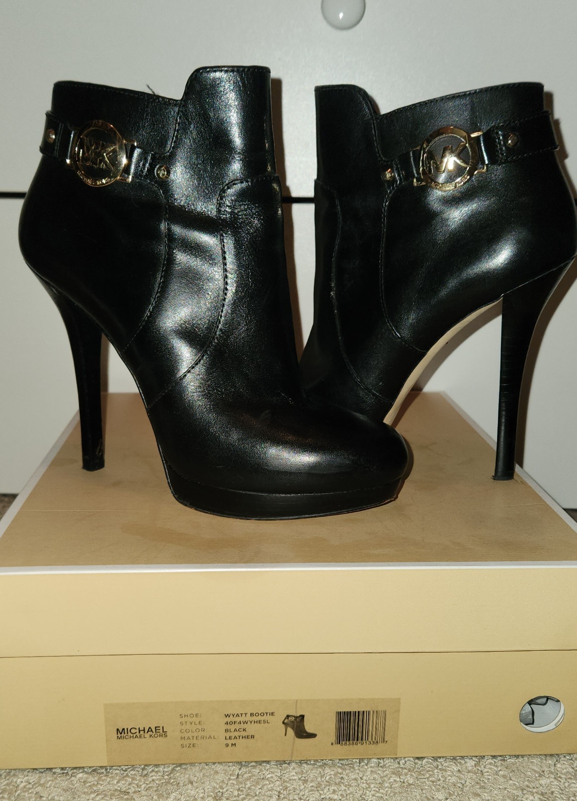 MICHAEL KORS WYATT GOLD MK LOGO ZIPPER ANKLE BOOTS 4 3/4″ HEELS US Size 9 M