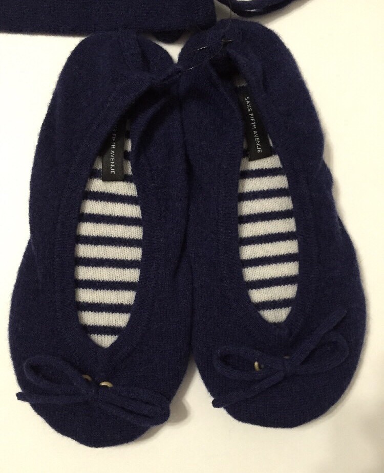 Saks Fifth Ave Womens Navy Cashmere Amenity Travel Kit Slippers Eye Mask Pouch