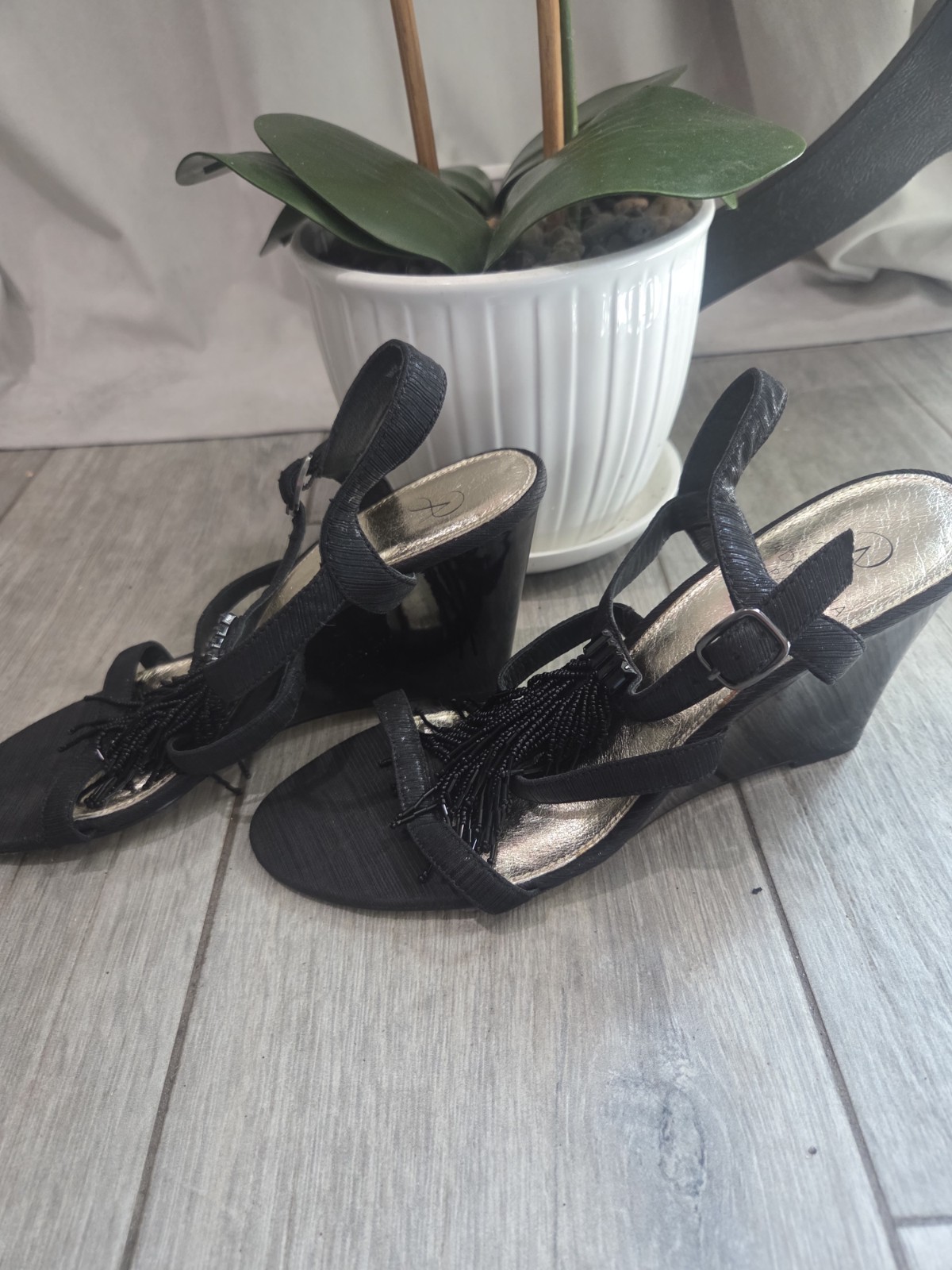 Adrianna Papell Women’s Black Leather Strappy Wedge Open Toe Beaded Buckle 8.5