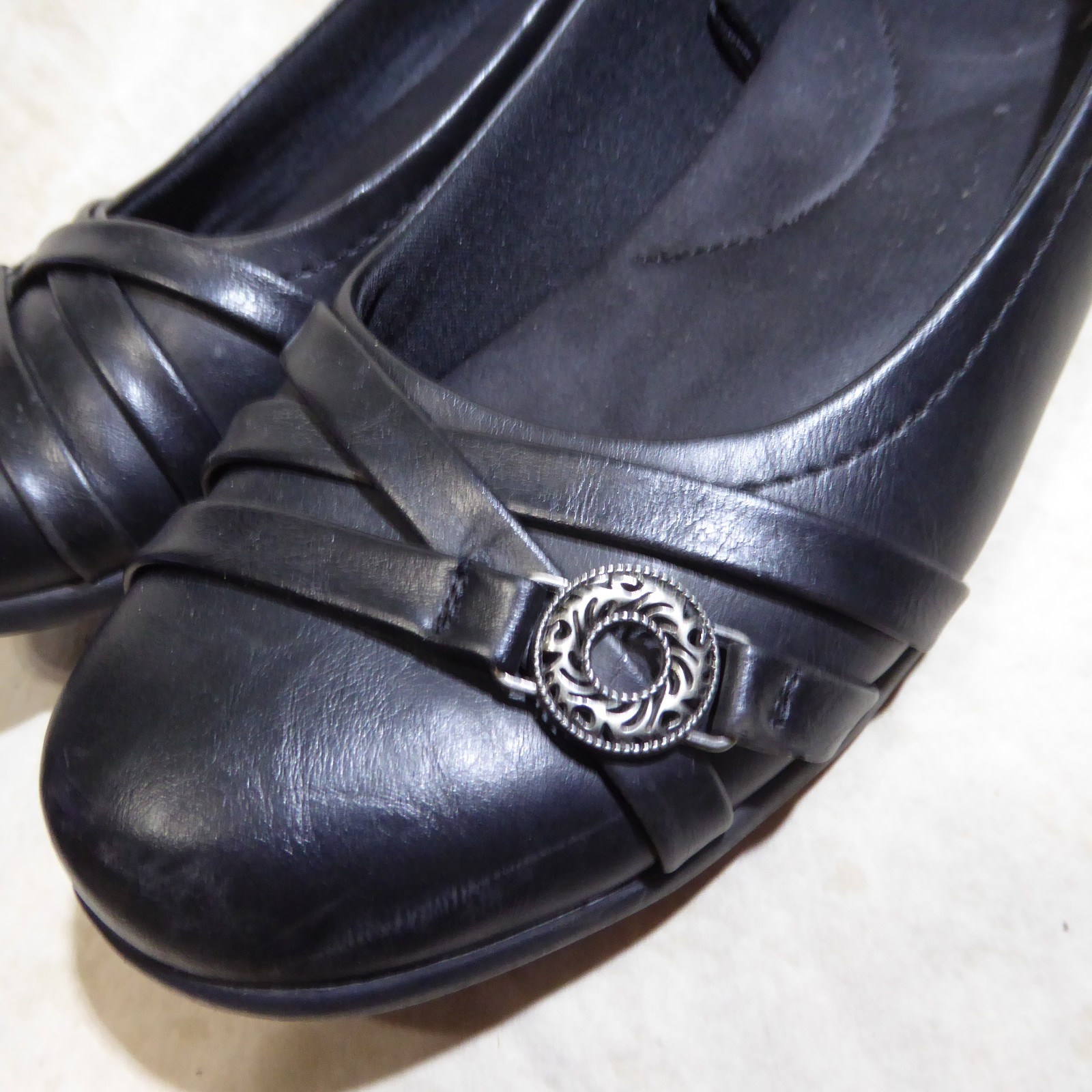 🩰 YUU Comfort Ballet Flats sz 8.5 M Black Leatherette; Triple X Strap Accents