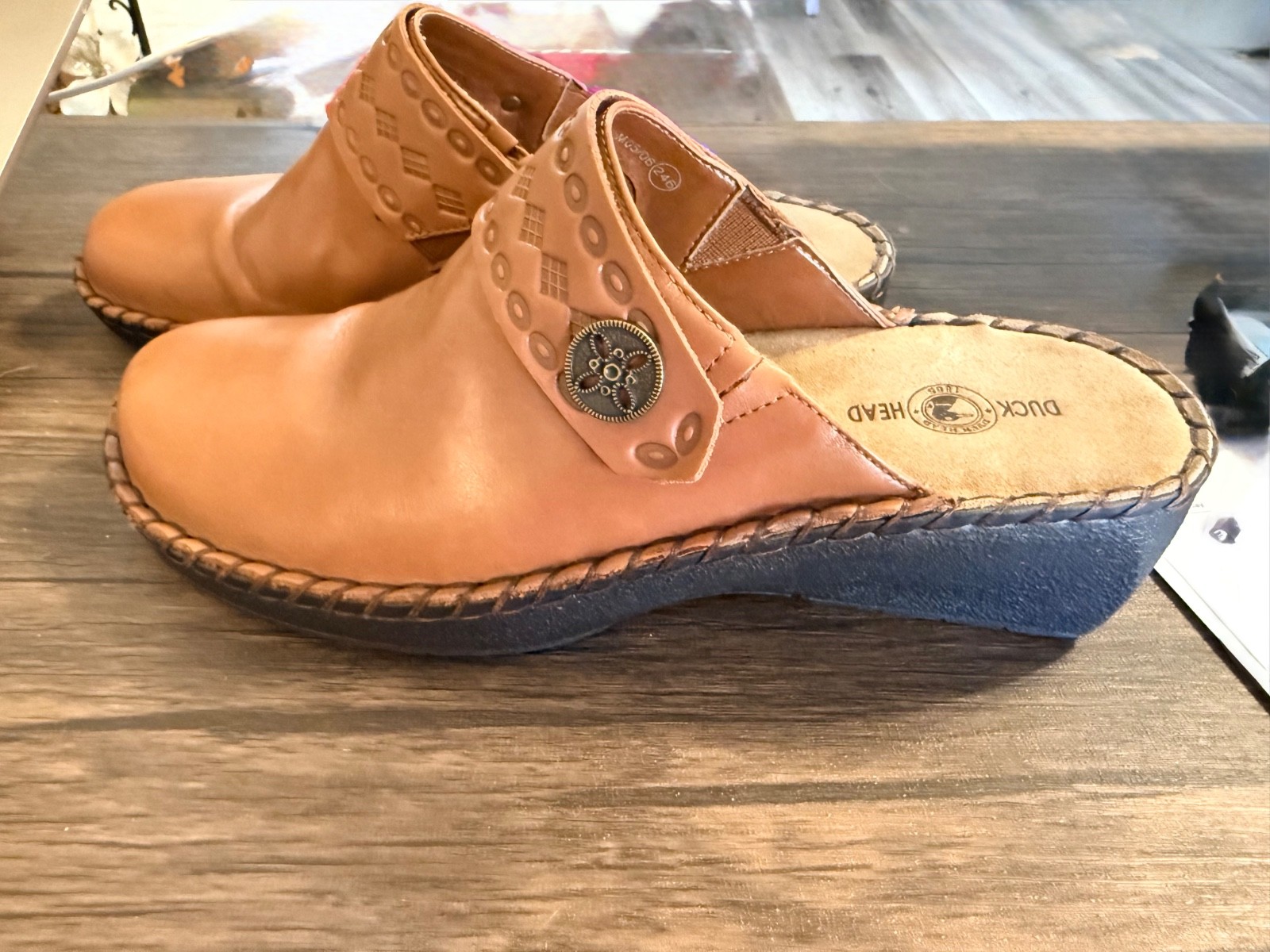 Duck Head Women Button, Leather, Mule Clog Wedge Tan – 9.5
