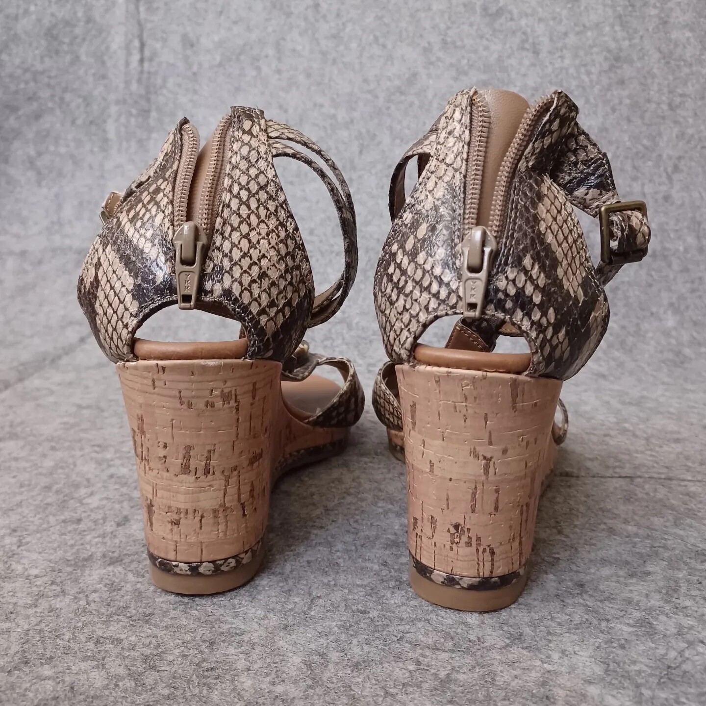 Libby Edelman Sandals Women 8.5 W Beige Brown Faux Snake Skin Wedge Ankle Strap