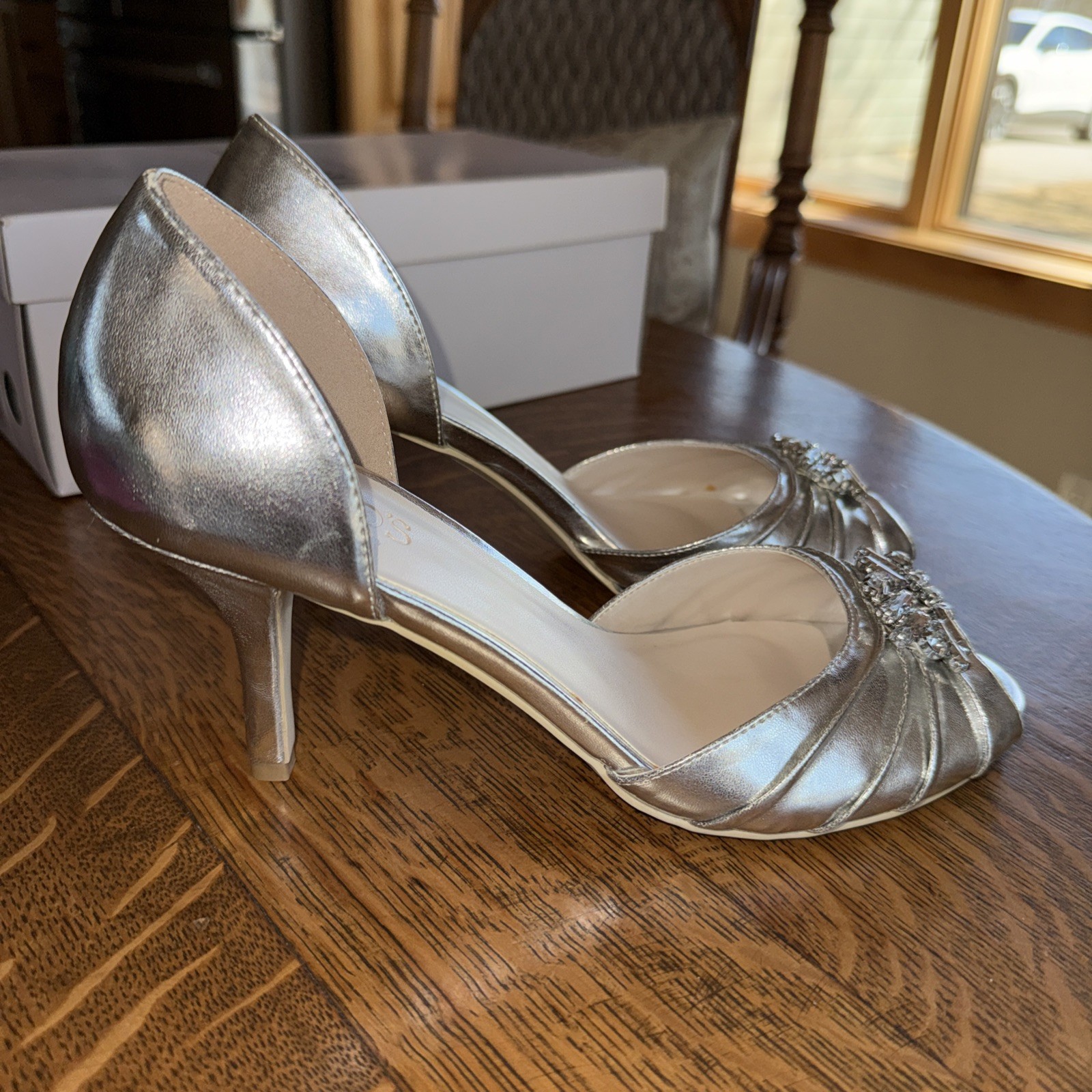 David’s Bridal Metallic Silver Desi Pumps Size 9 1/2 New With Box