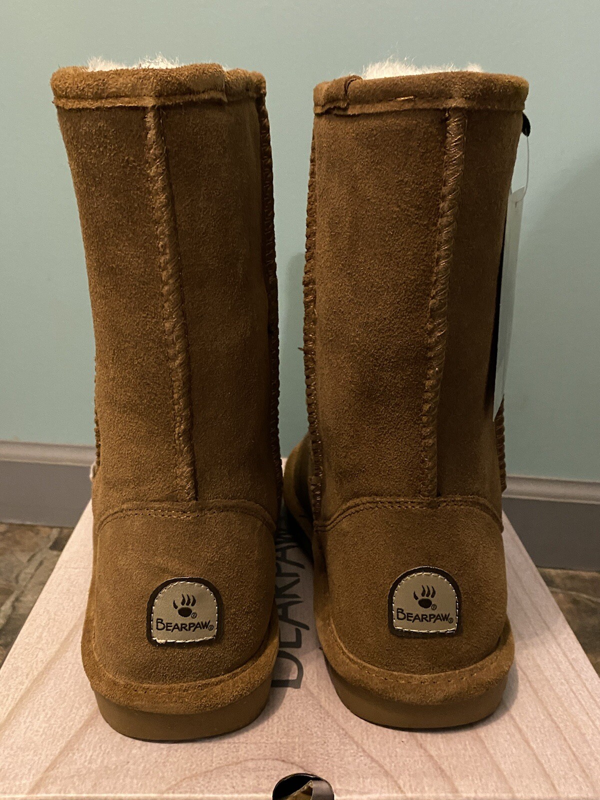 New w/ Box Bearpaw Women’s Emma Short 608W, Hickory II 220, Size 10