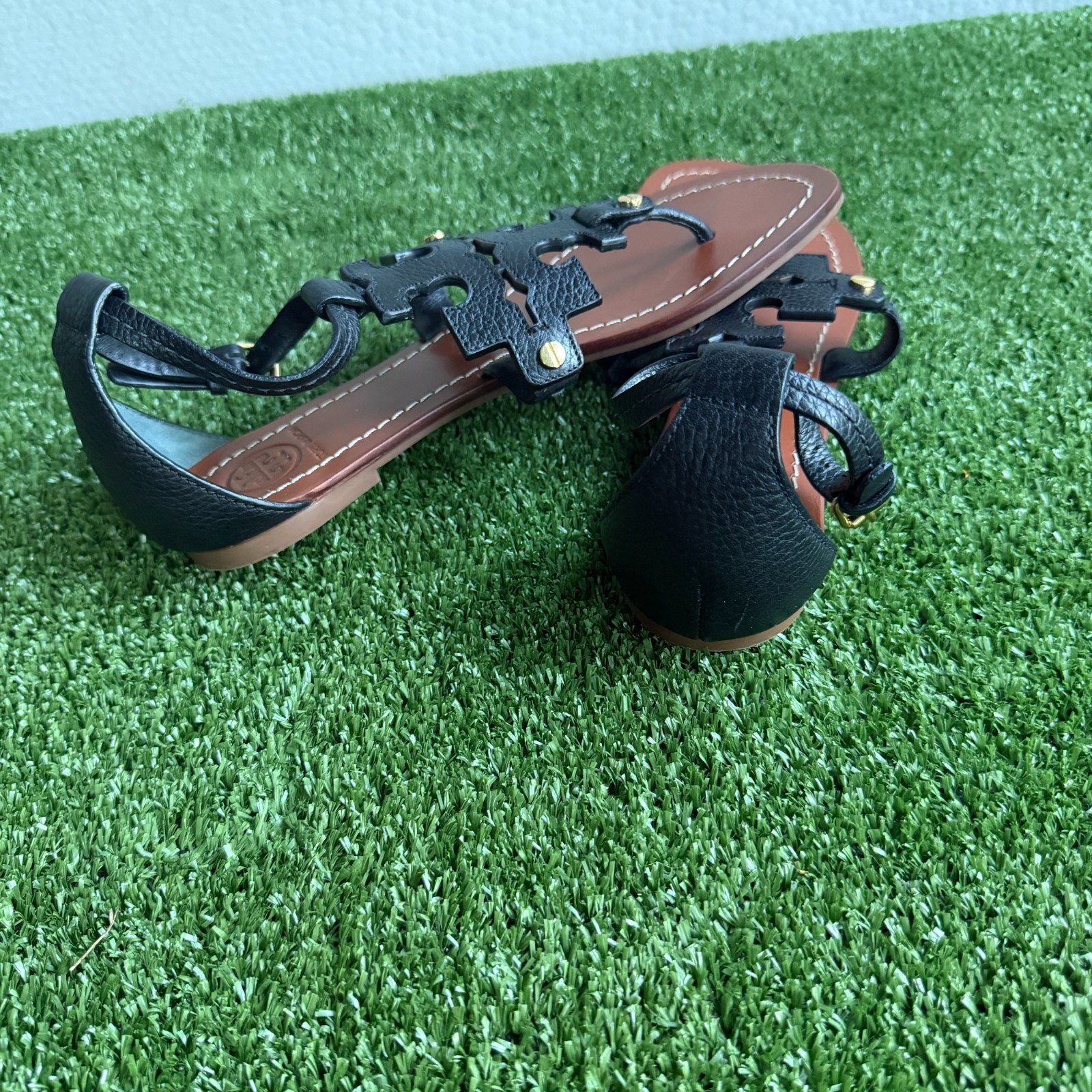Tory Burch Phoebe Black Leather Logo Medallion Boho Summer Flat Sandals Sz 5.5M