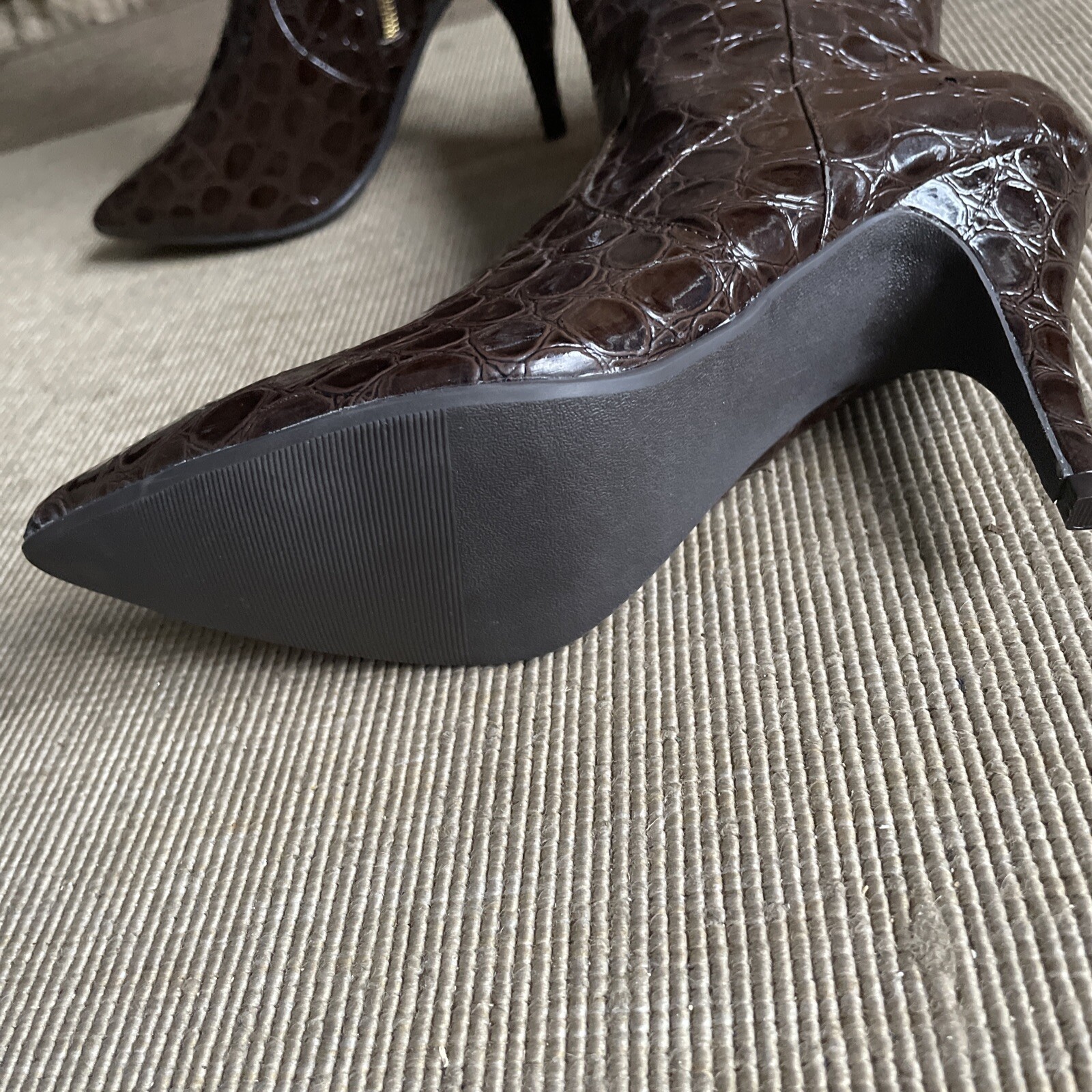 STEVE MADDEN WOMENS POINTED TOE ANKLE BOOTS size( Left￼ 8 Right￼￼ 7) ?!