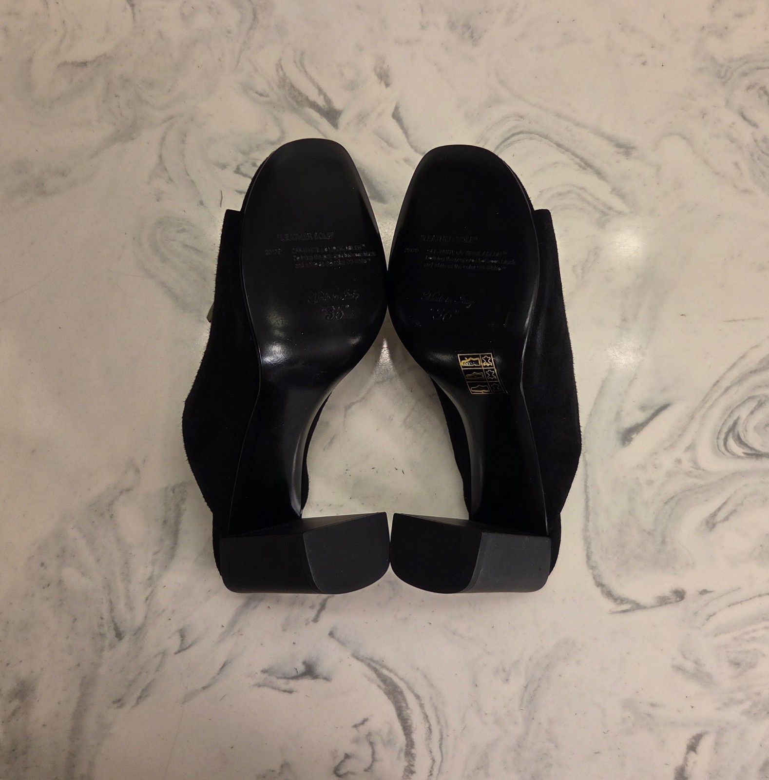 New! Off-White ‘Arrows Sabot’ Sandals Black Suede Womens 6 US 36 Eur. MSRP $900