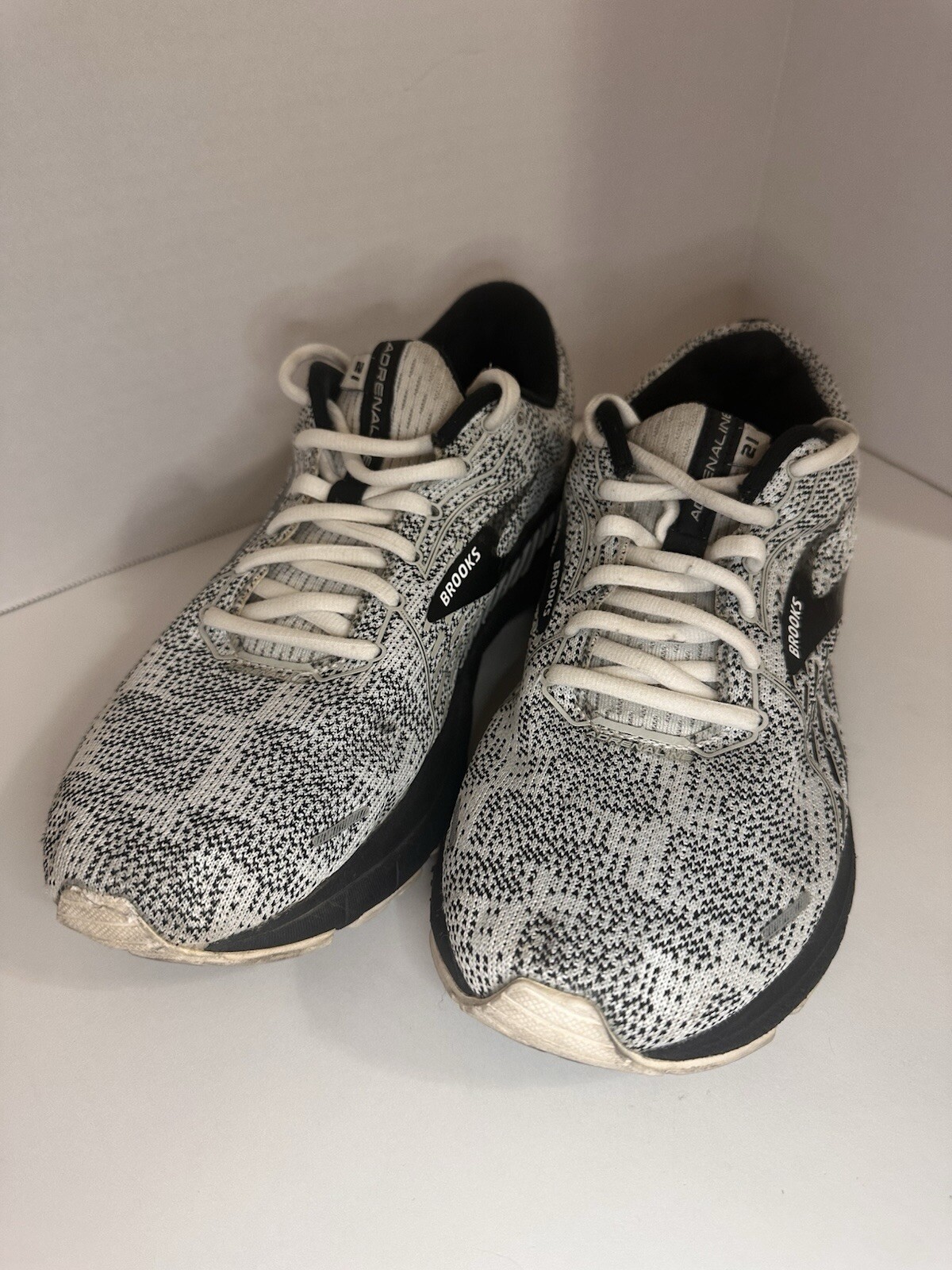 Size 9.5 – Brooks Adrenaline GTS 21 Black/Gray/White – 120329-1B-135 Women’s