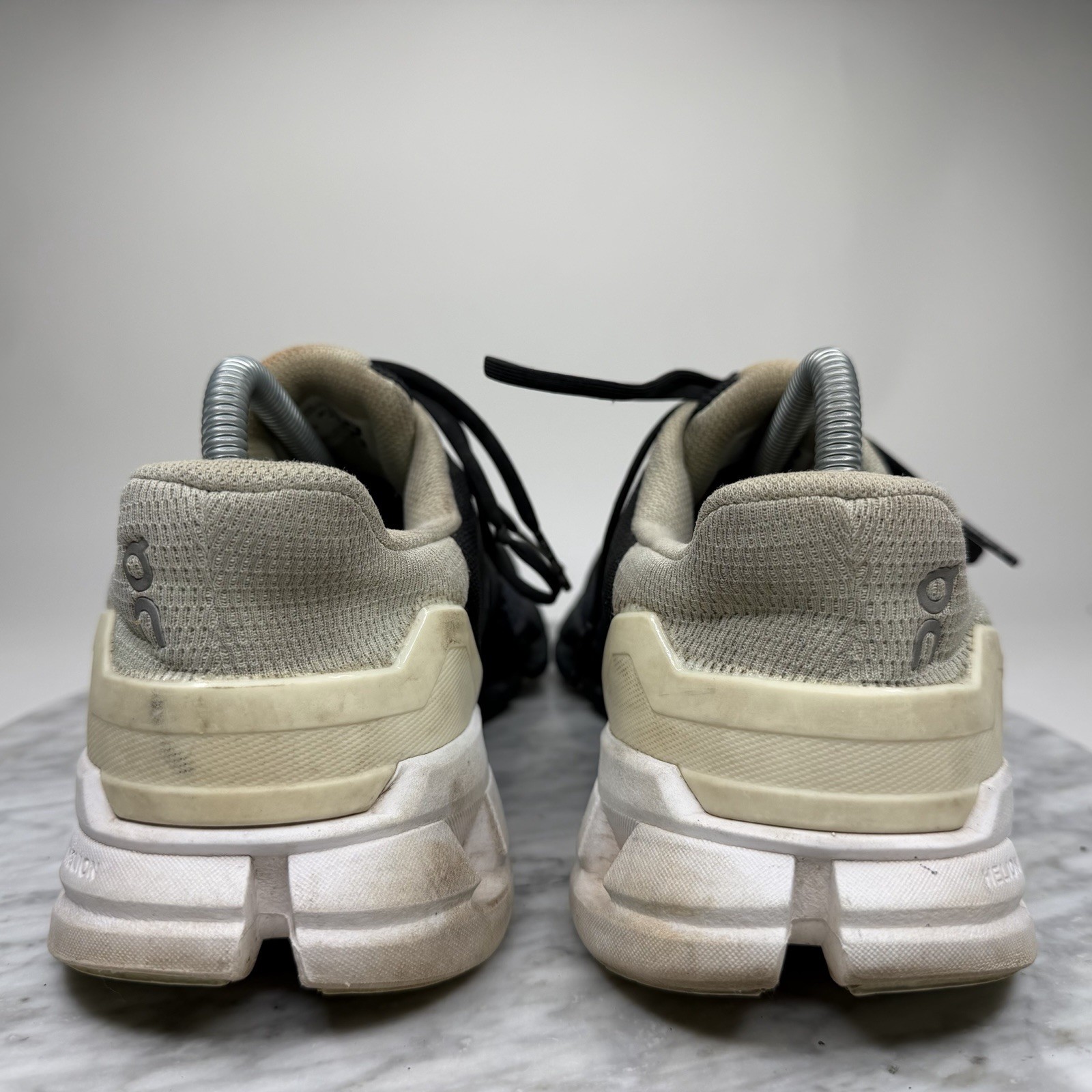 On Cloud Cloudflyer 4 Black/White Running Comfort Shoe Womens Size 10 NO INSOLES