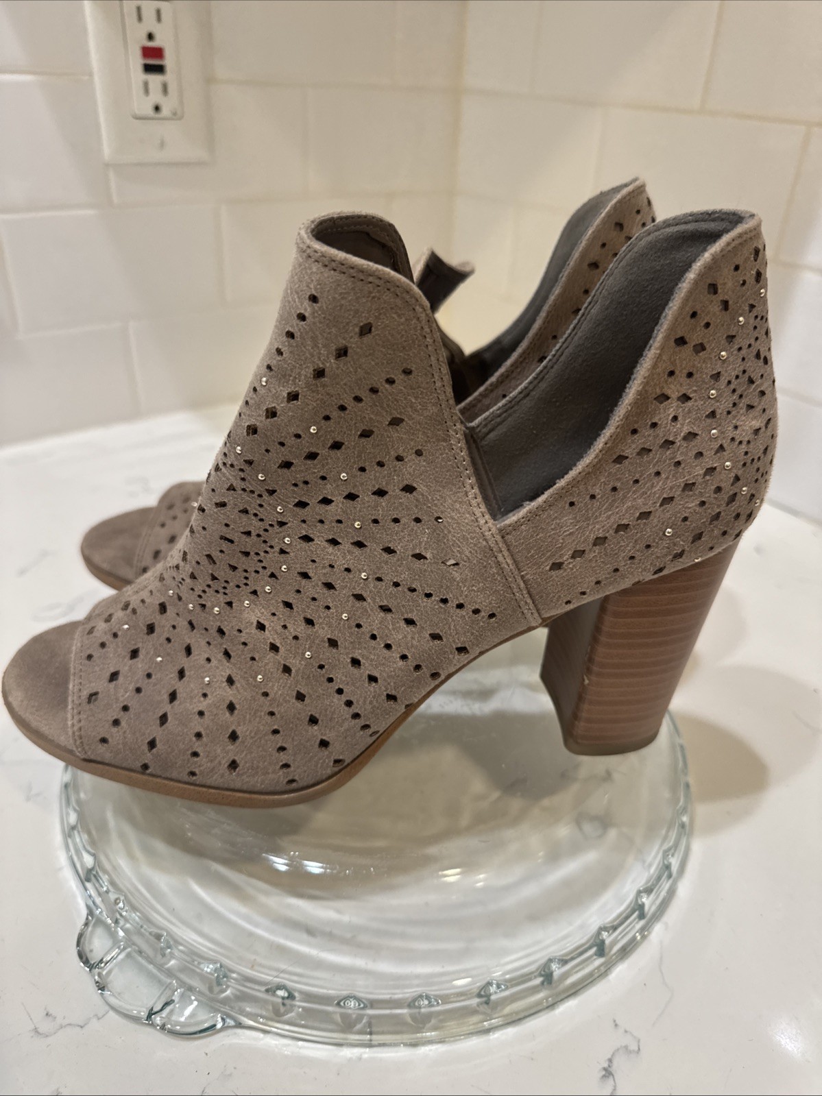 Fergalicious Womens Reno City Heeled Sandal, doe, Size 9 M