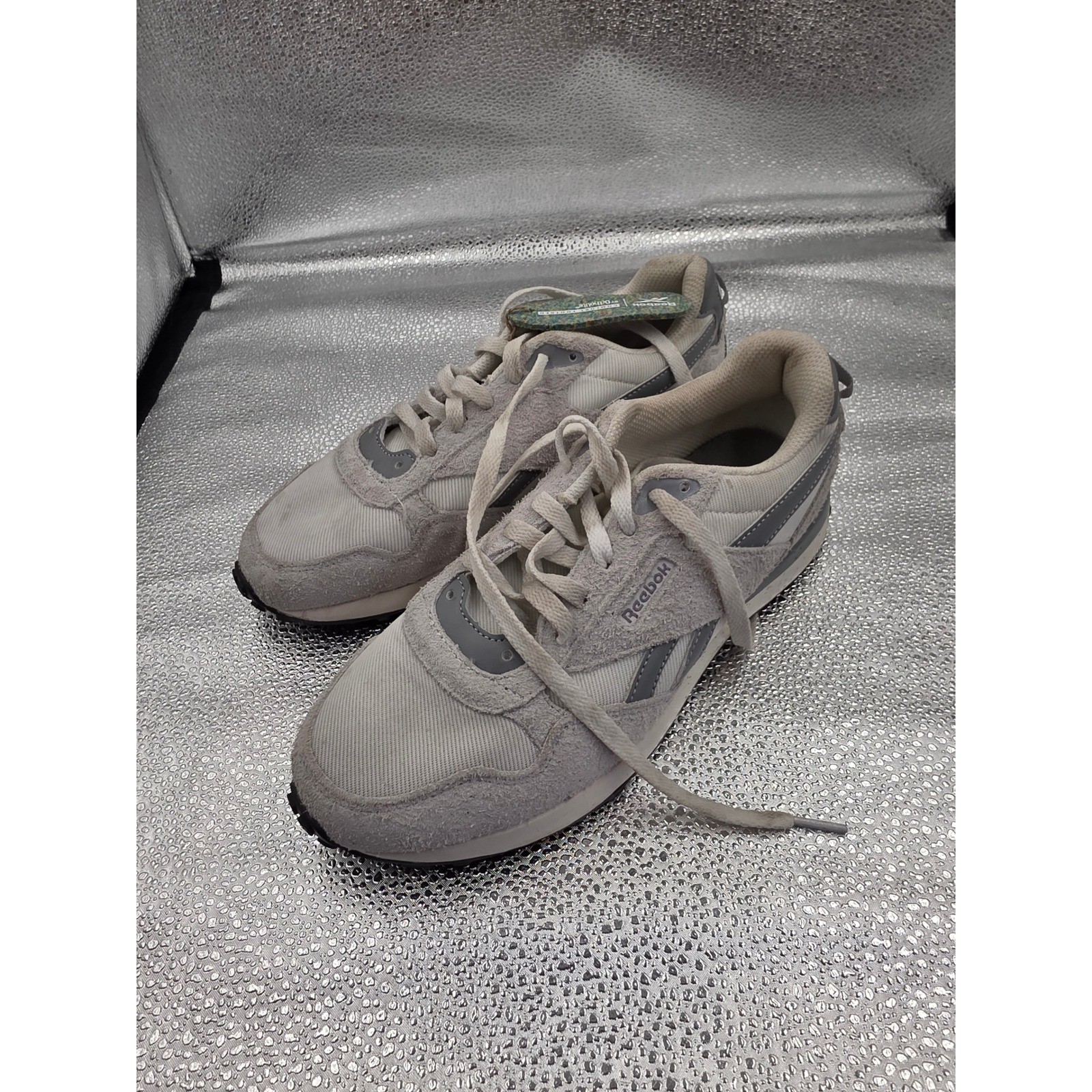 Reebok Womens Grey White Suede Textile Low Top Sneakers Size 8.5 FFC0127923 O1