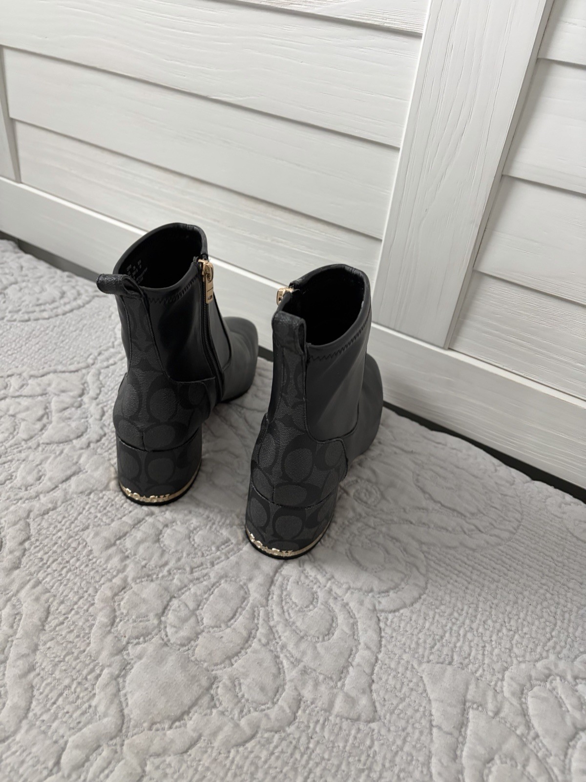COACH Signature Black Leather Ankle Bootie Zip Almond Toe Women’s US 8.5 EU 39