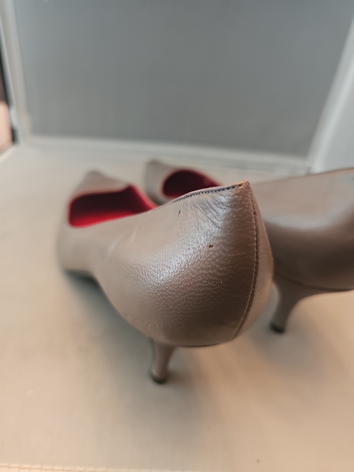 Women’s Anne Klein Gray Pointed Toe 2.5 Inch Heel Pump, Size 11 M Madein Italy