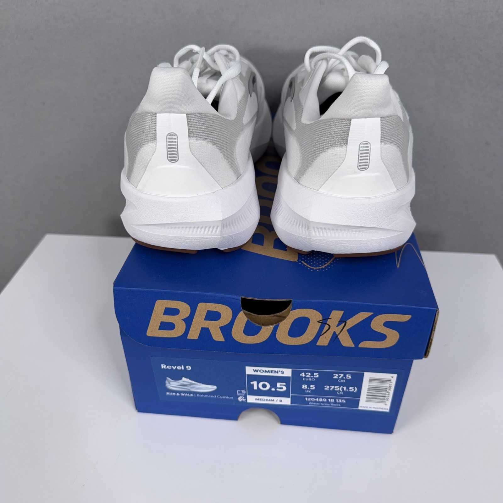 Brooks Shoes Womens Size 10.5 White Revel 9 Lightweight Running Sneakers Mesh