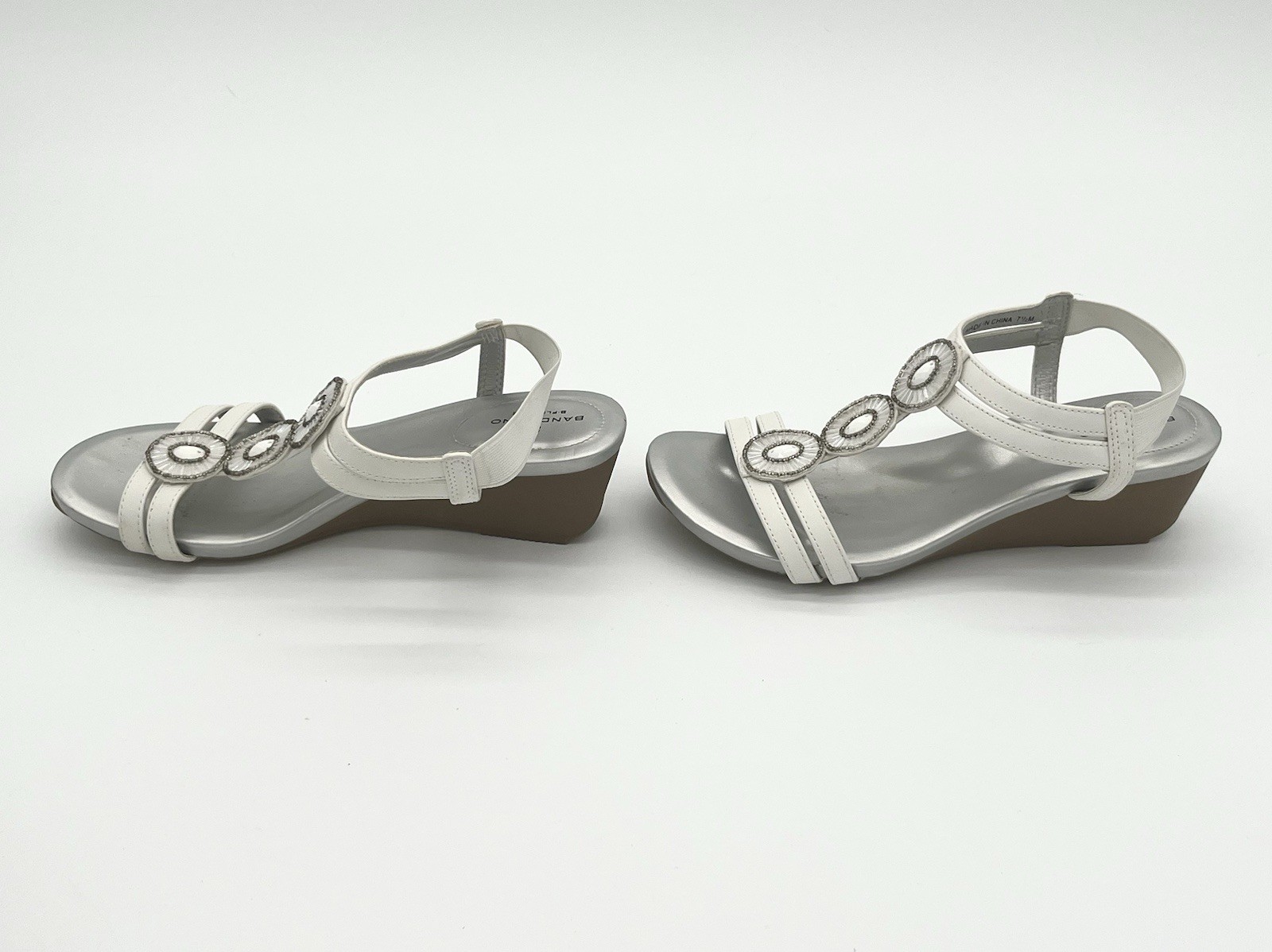 Bandolino B-Flexible White Silver Wedge Sandals Beaded Rhinestone Medallion 7.5M