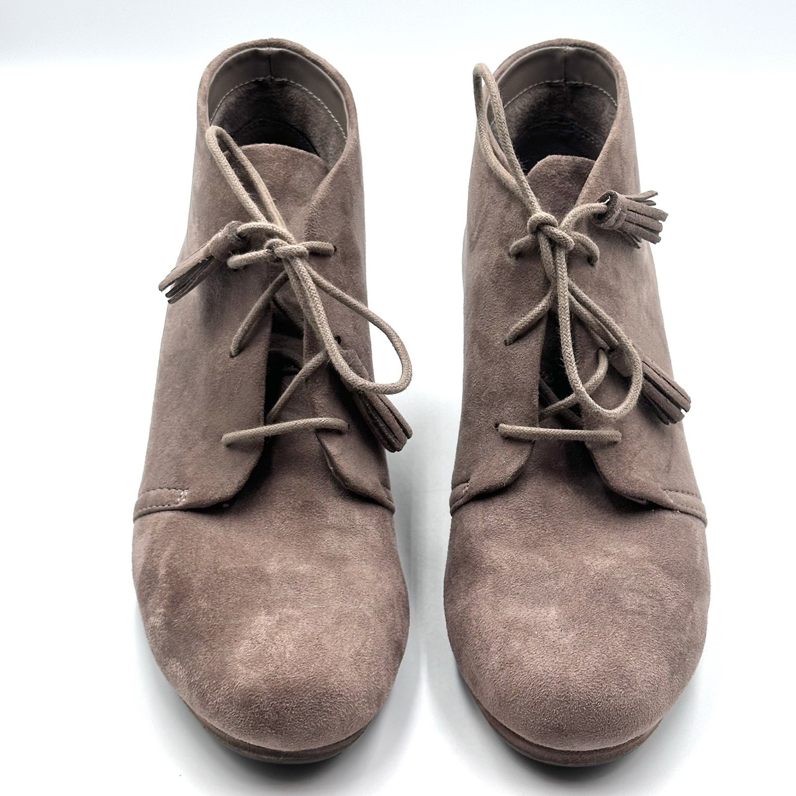 Dr. Scholl’s Dakota Wedge Ankle Booties Taupe Faux Suede Tassel Lace Up Size 8.5
