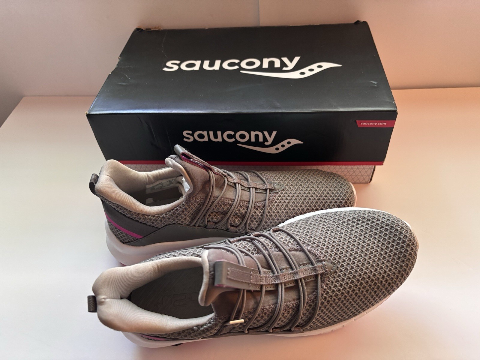 Women’s Size 8 – Saucony Stretch & Go Glide Step In Running Shoes Grey & Pink