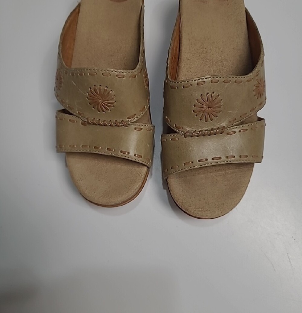 Dansko Sunny Slide Sandals – Olive Green Leather Floral Sandals – Size 8 (EU-38)