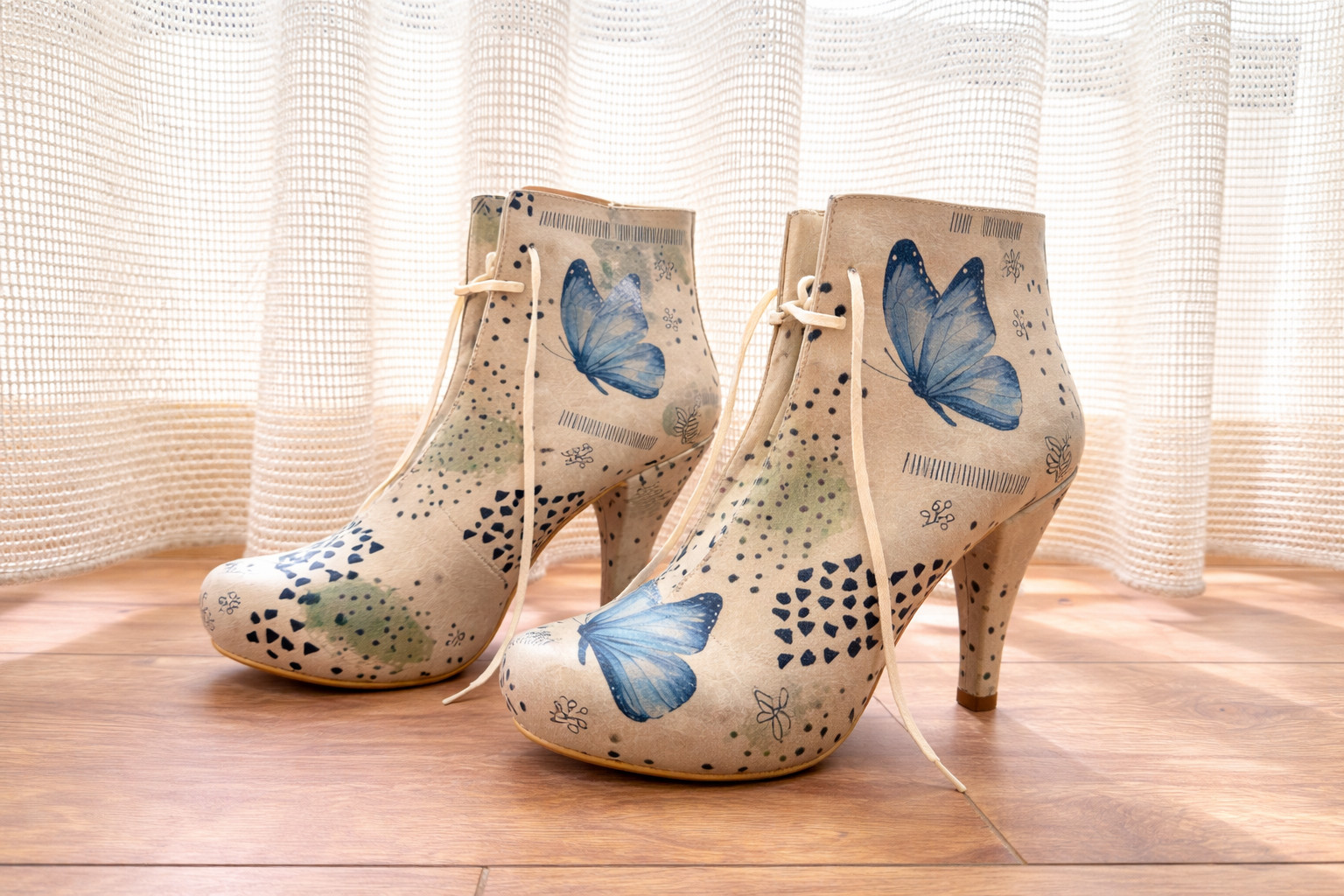 DOGO Leather Ankle Boots Women Size 39 – Artistic Butterfly Print High Heels | E