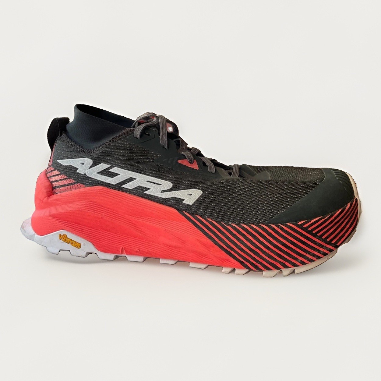 ONLY USED 1x women’s size 10 Altra Olympus 275 Trail Running Shoes ‘Coral’