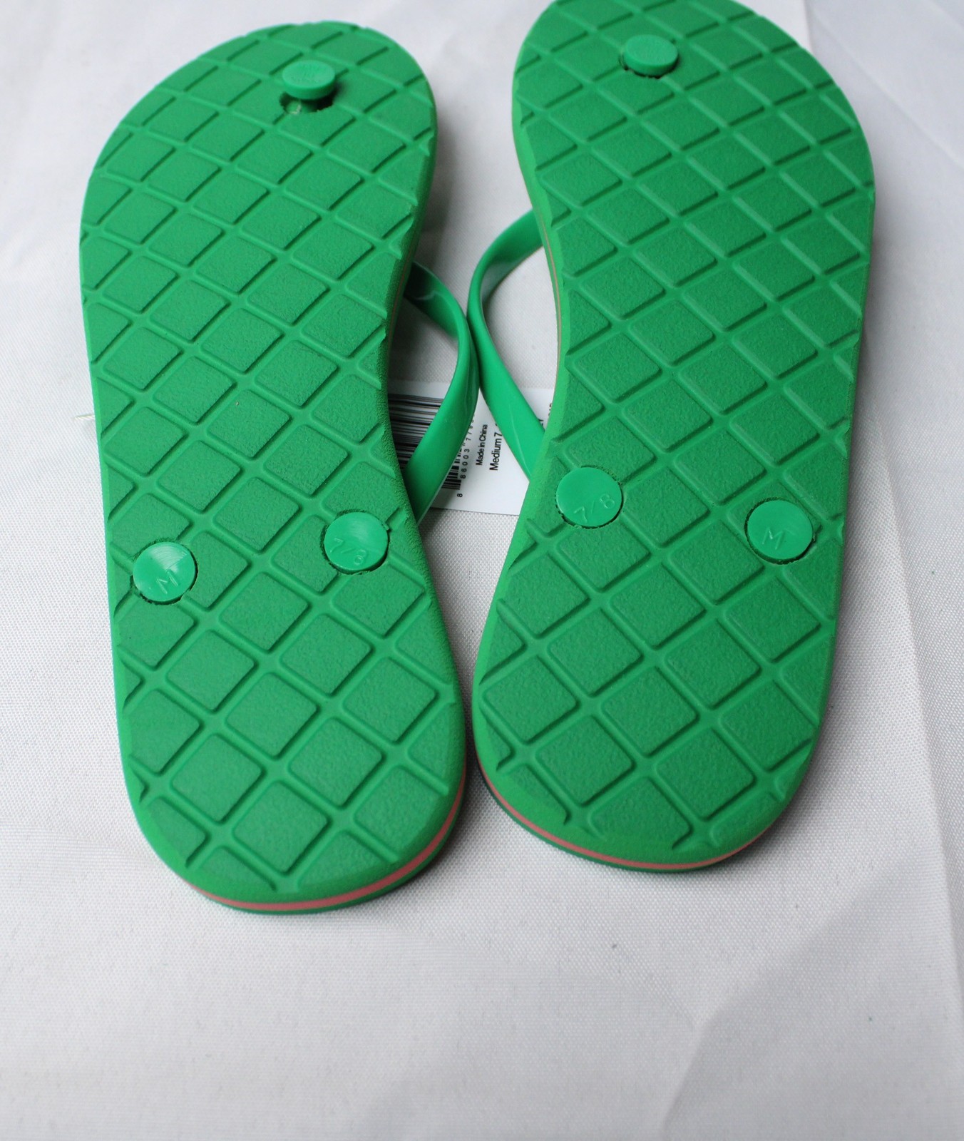 Vera Bradley Women’s Printed Flip Flops AC2 Tomato Vines Size: Medium (7/8)