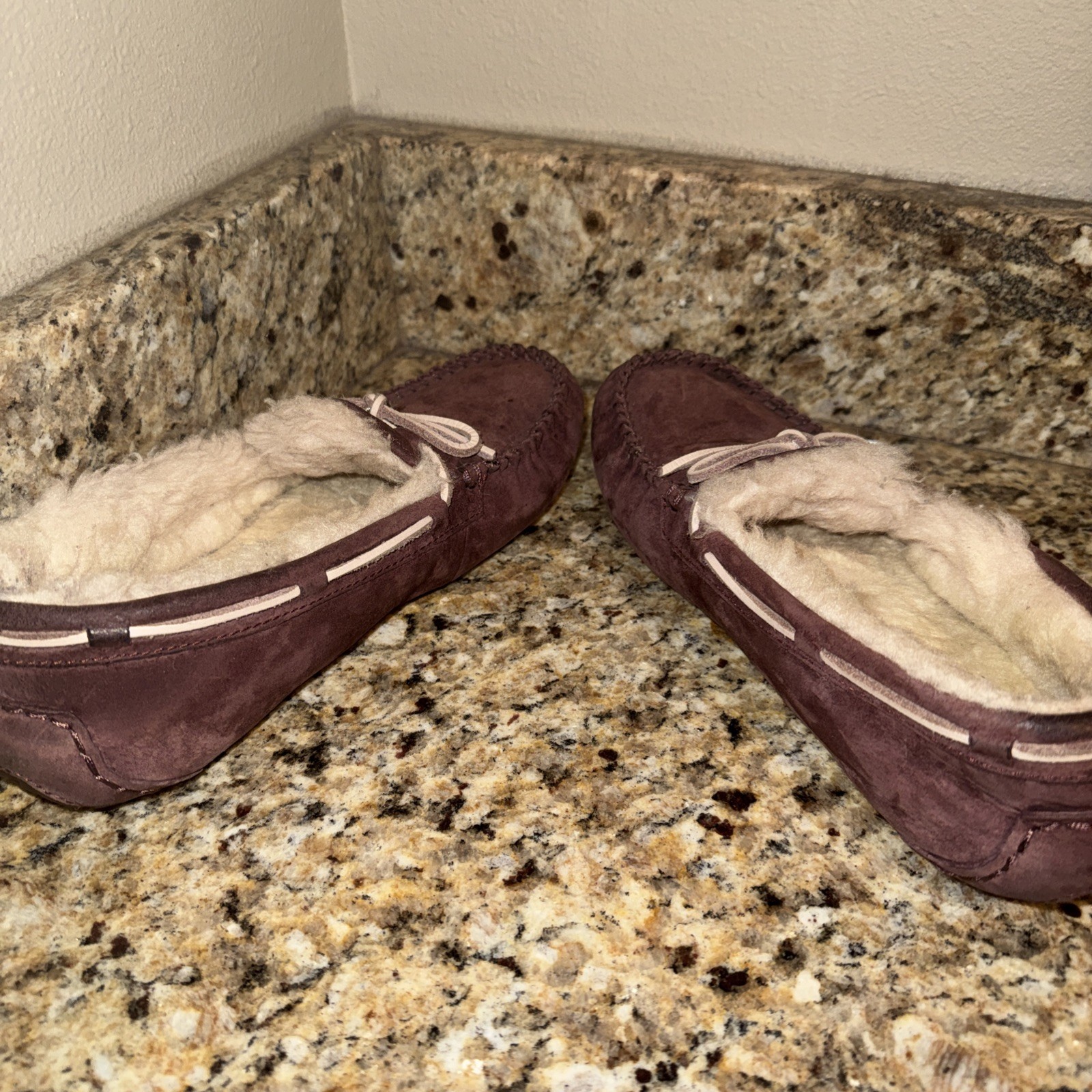 UGG Australia Moccasins Dakota Flores Pink Fushia Sheepskin Slippers Sz 8.5-9