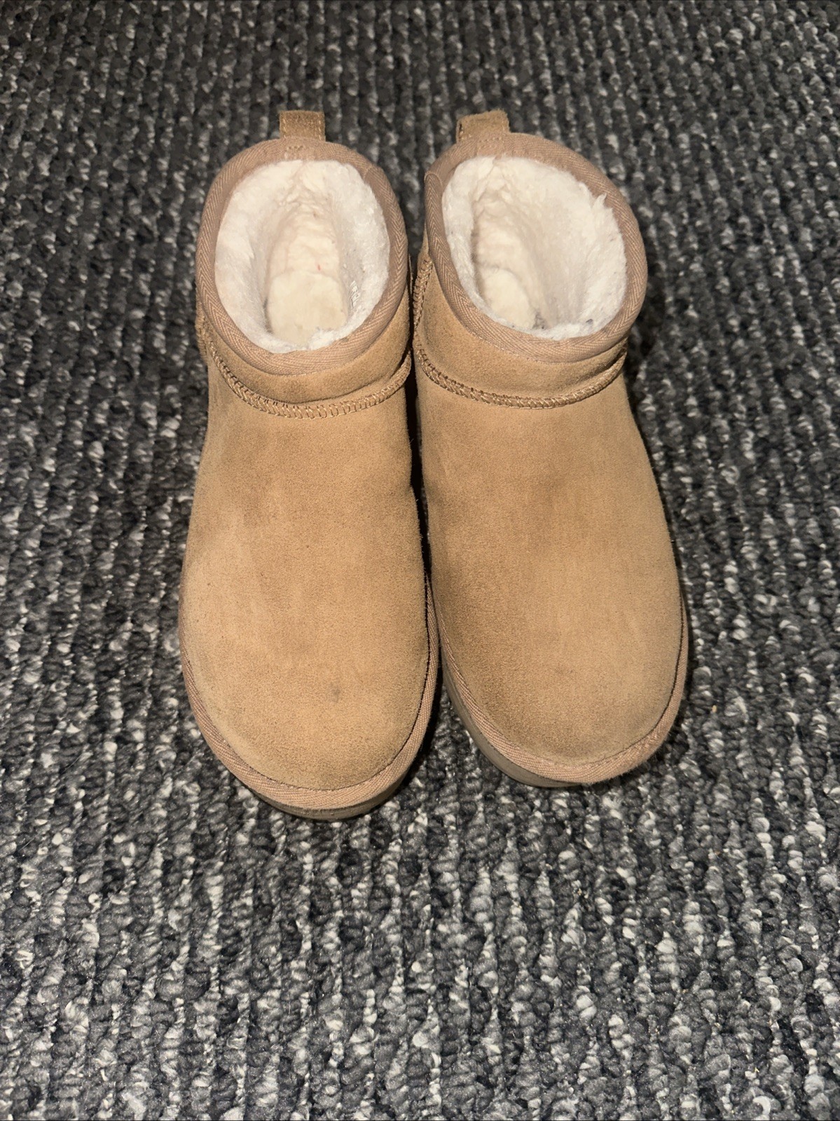 UGG Women’s Classic Ultra Mini Platform Chestnut Boots 1135092 Size 8