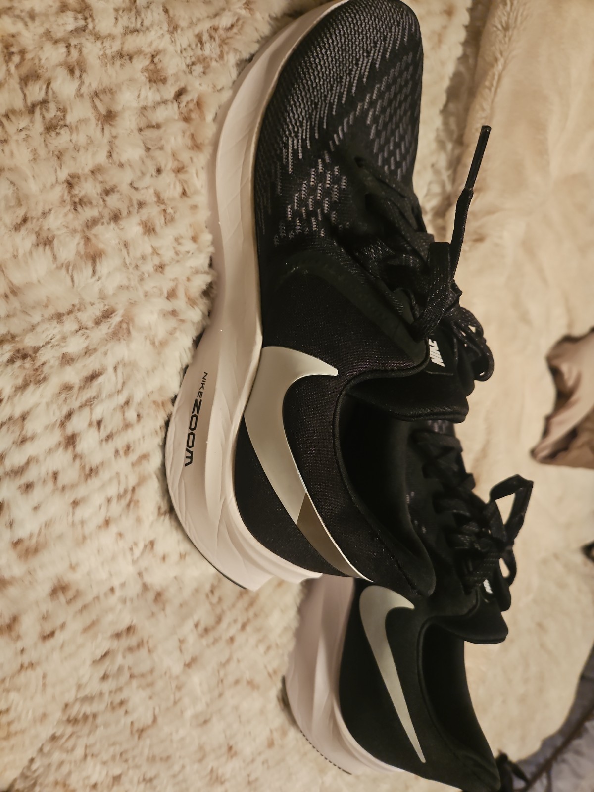 Nike Air Zoom Winflo 6 Black White Running Shoes Women’s Size 8