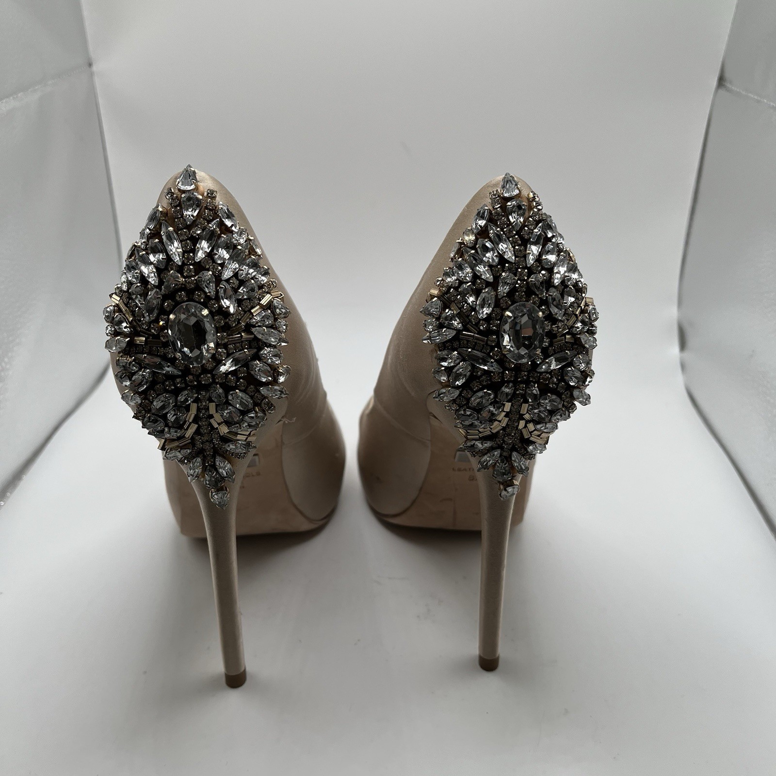 Womens Badgley Mischka Kiara Biege Satin Jewel Peep Toe Formal Heels Size 8.5M