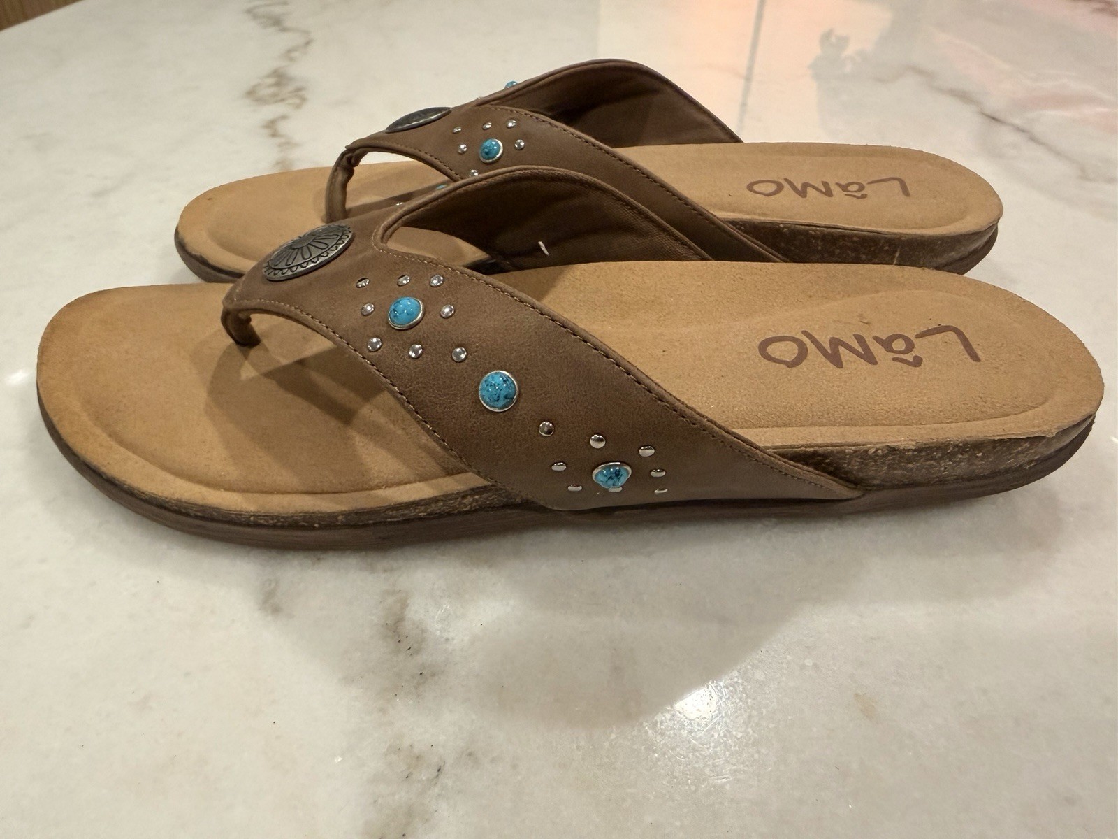 Lamo Women’s Jovie Thong Sandal with Silver and Turquoise Accents – Size 10